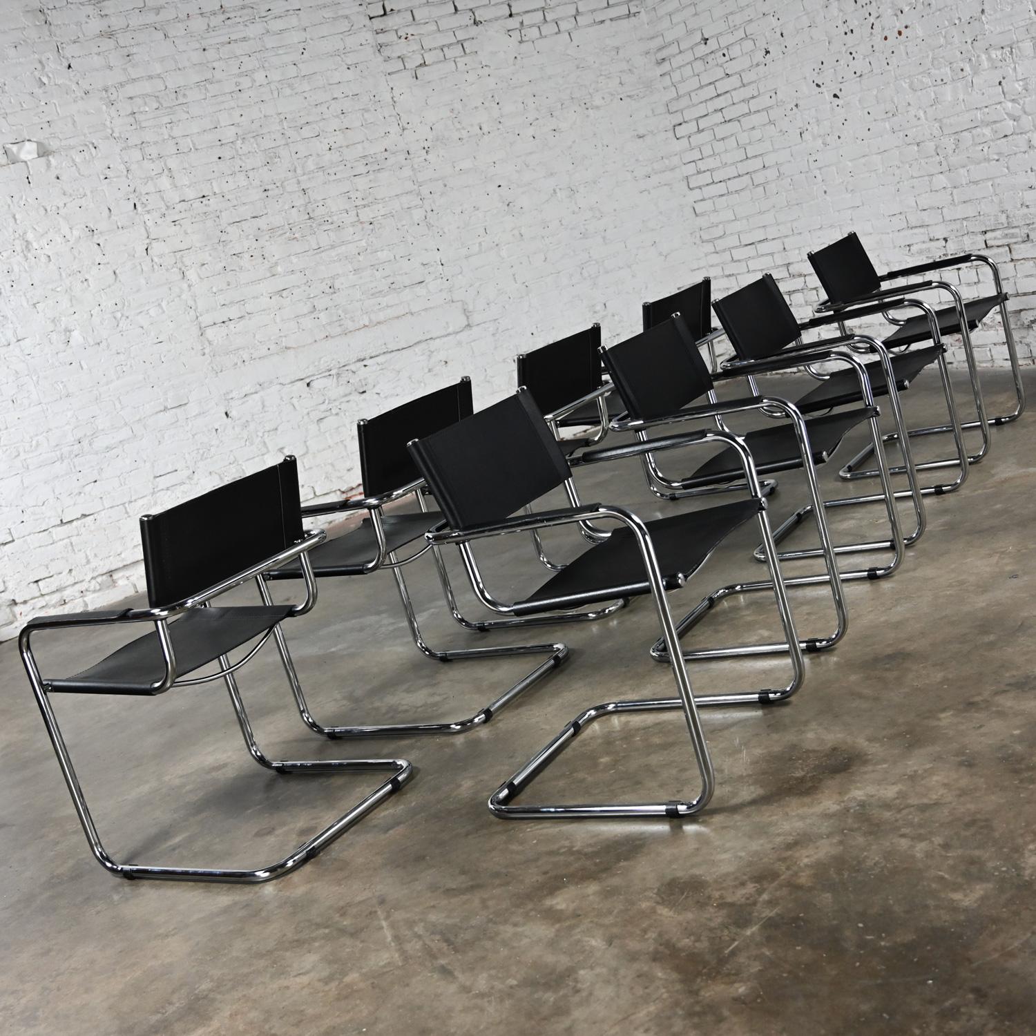 8 chaises italiennes Bauhaus à piétement luge en cuir noir et chrome Attribué à Mart Stam en vente 1