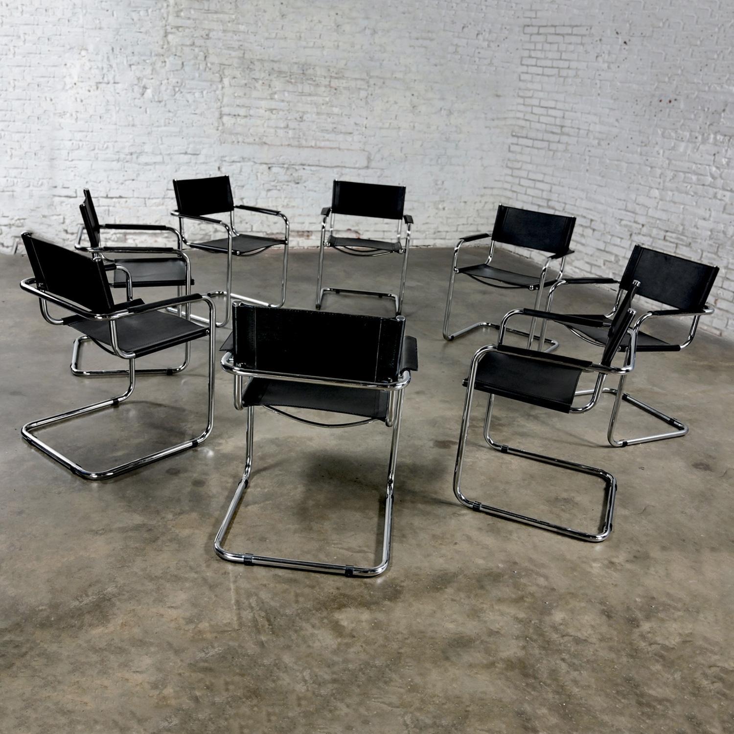8 chaises italiennes Bauhaus à piétement luge en cuir noir et chrome Attribué à Mart Stam en vente 2