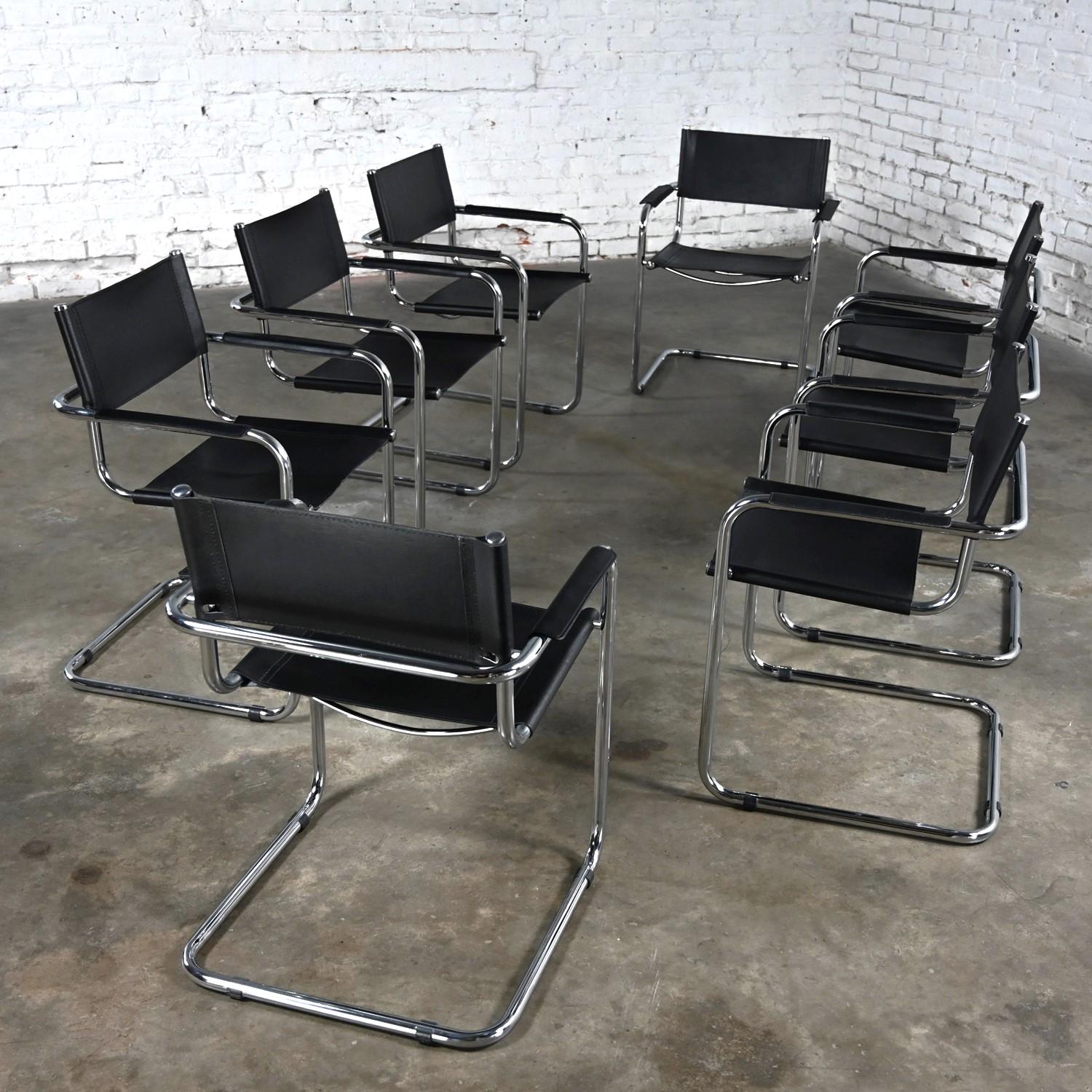 8 chaises italiennes Bauhaus à piétement luge en cuir noir et chrome Attribué à Mart Stam en vente 3