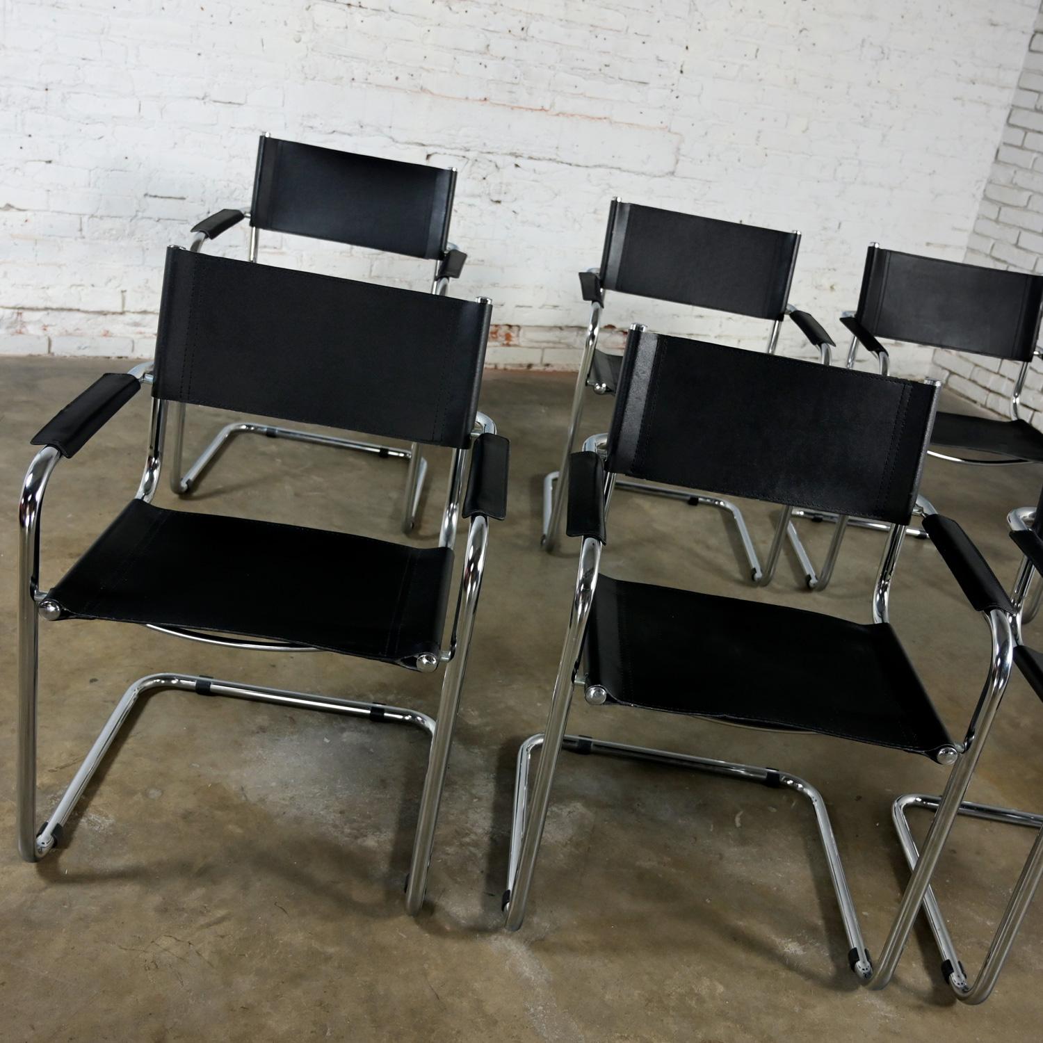 8 chaises italiennes Bauhaus à piétement luge en cuir noir et chrome Attribué à Mart Stam en vente 4