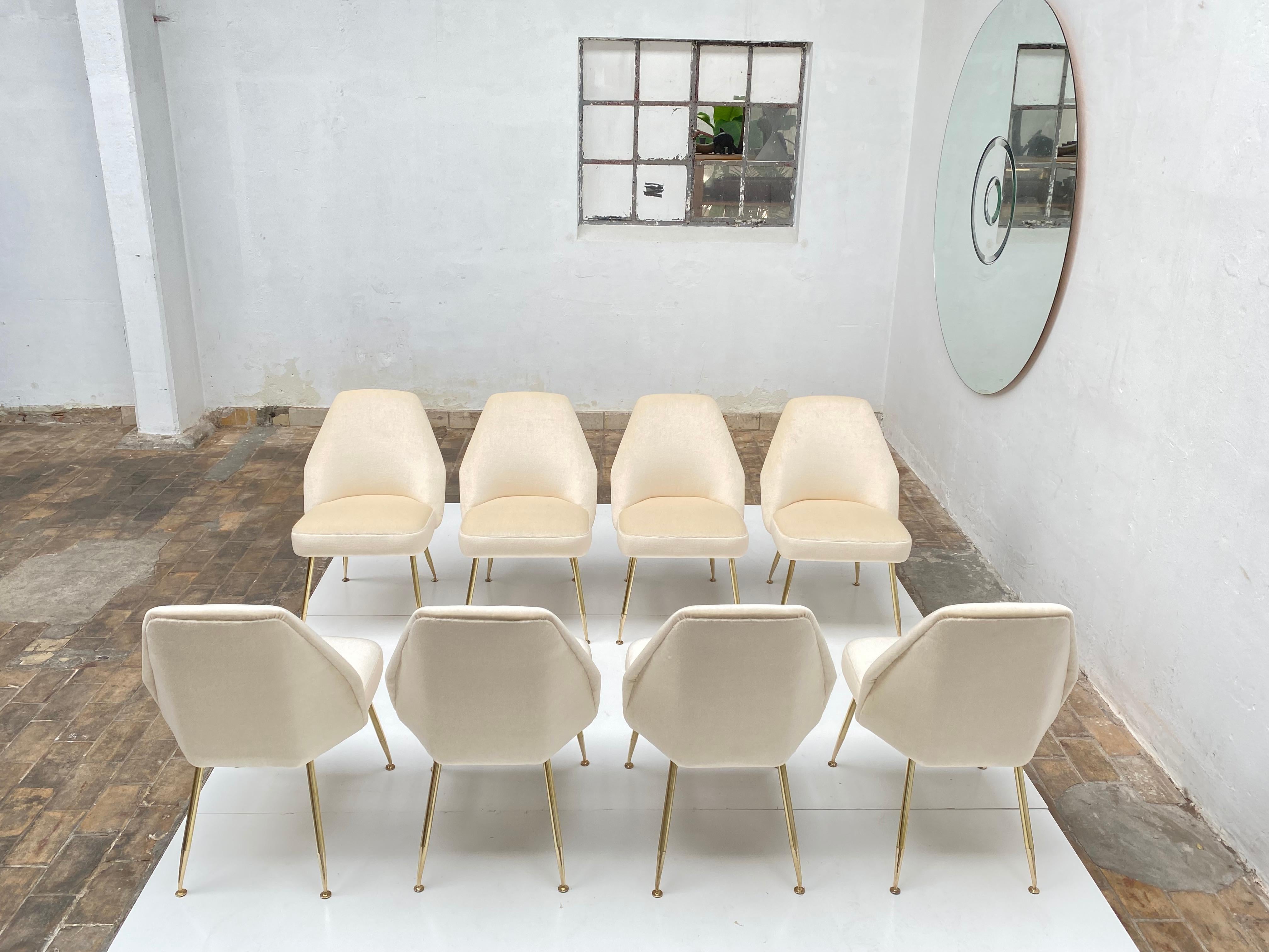 Amazing set of eight restored 'Campanula' dining chairs designed by Italian architect Carlo Pagani (architectural partner of both Gio Ponti and Lina Bo Bardi) for Arflex, Italy in 1952. These chairs have had their upholstery completely restored and