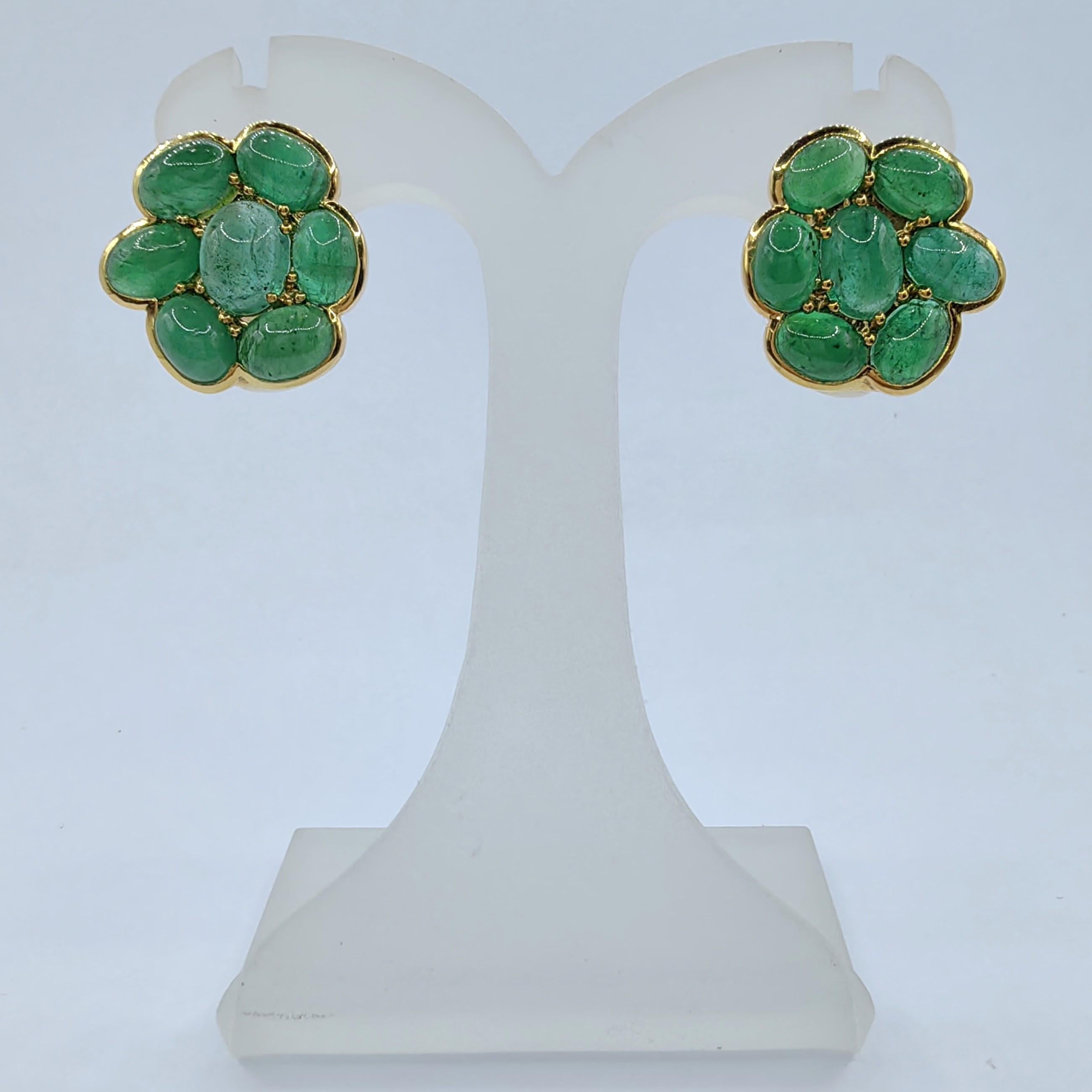 Contemporary 8 Carat Cabochon Emerald Cluster Flower Earrings in 18K Yellow Gold For Sale