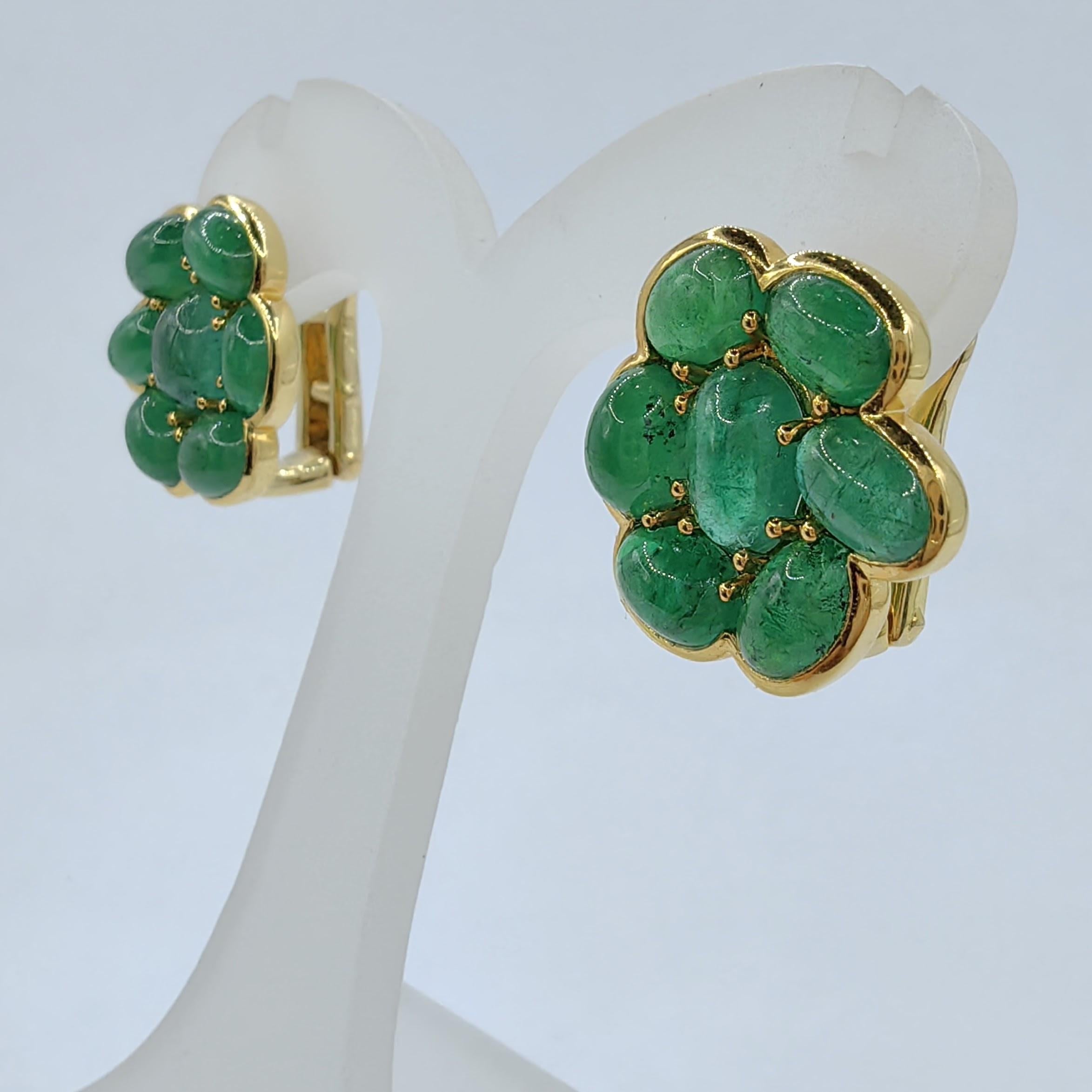8 Carat Cabochon Emerald Cluster Flower Earrings in 18K Yellow Gold In New Condition For Sale In Wan Chai District, HK