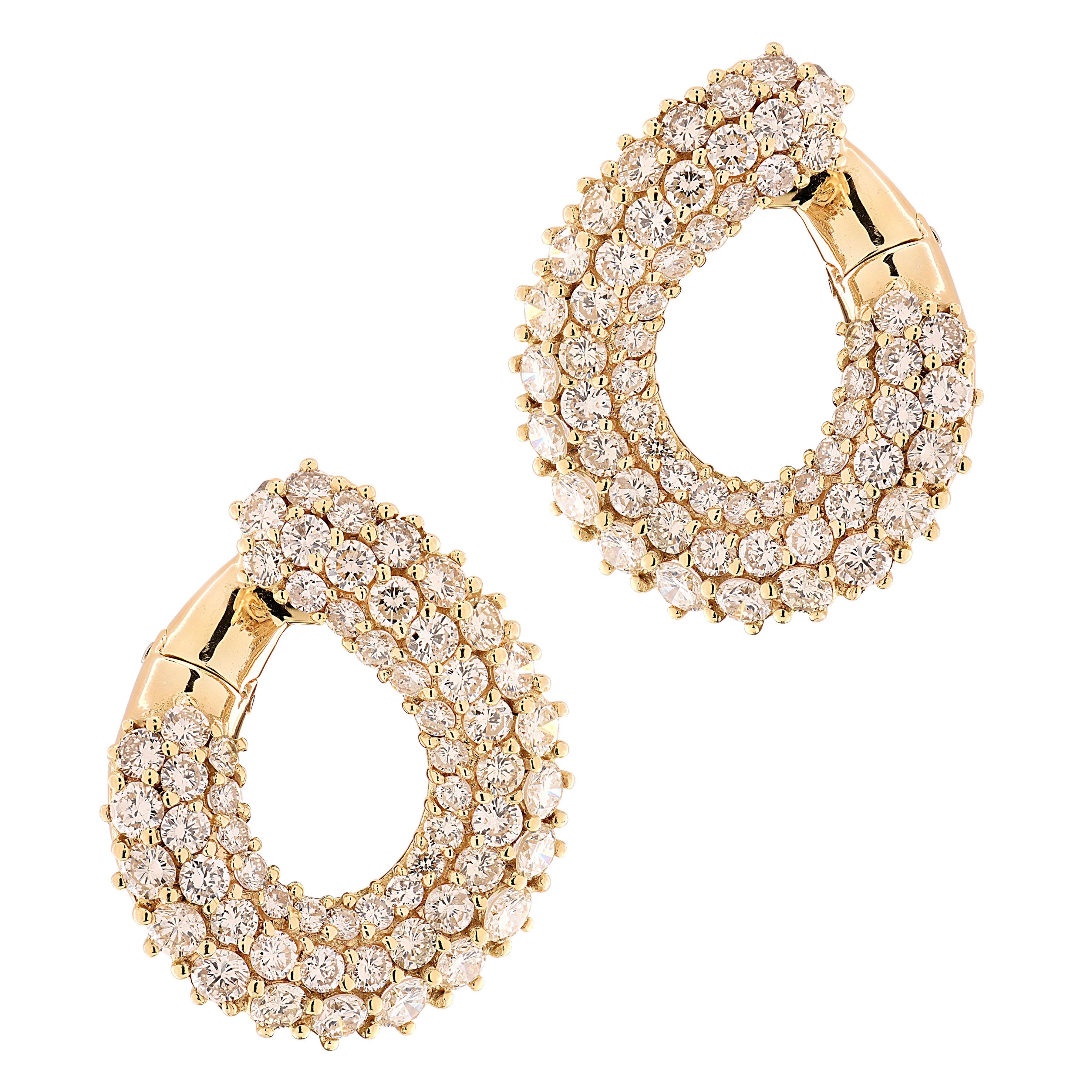 Orecchini a cerchio con diamanti a spirale da 8 carati in vendita 2