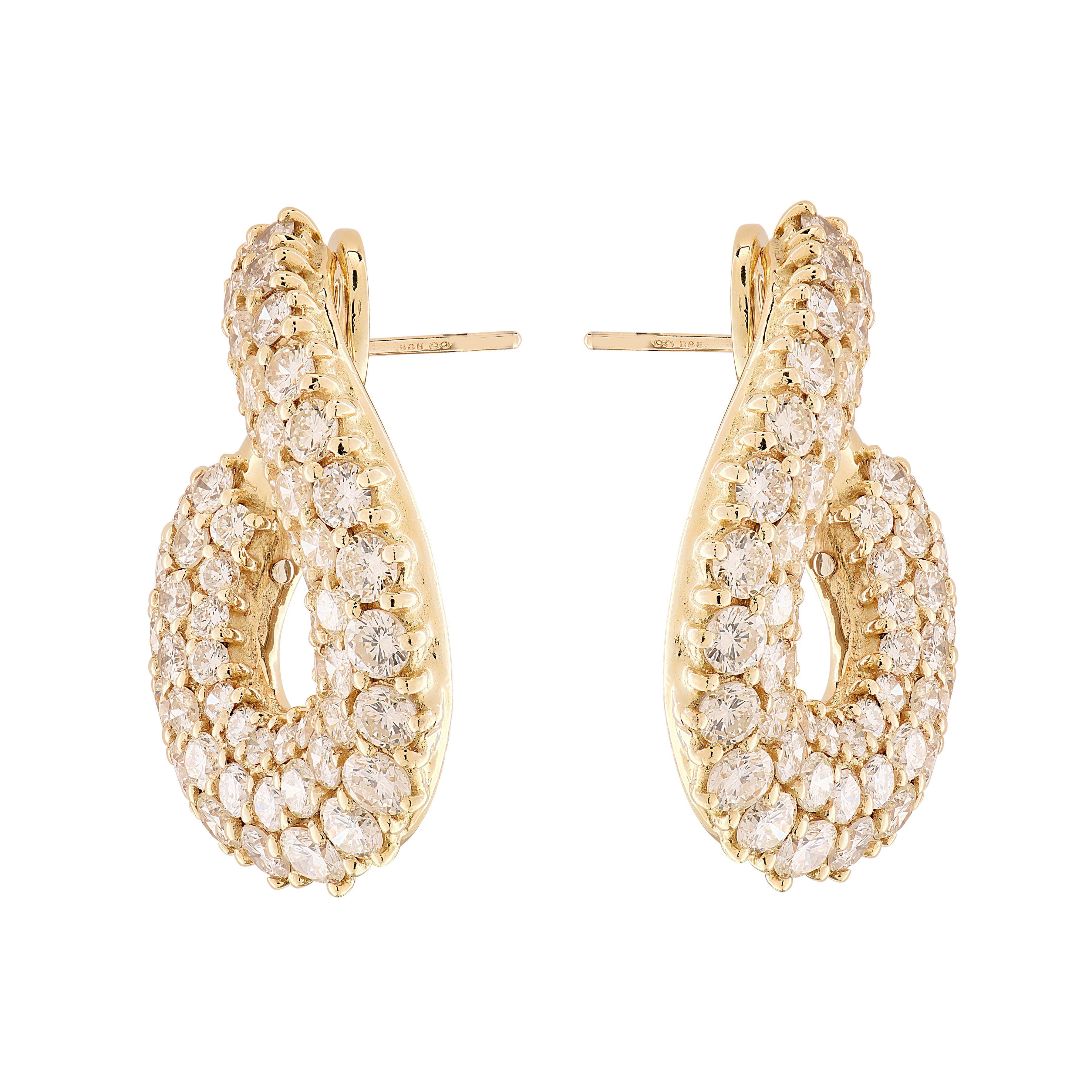 Orecchini a cerchio con diamanti a spirale da 8 carati in vendita 4