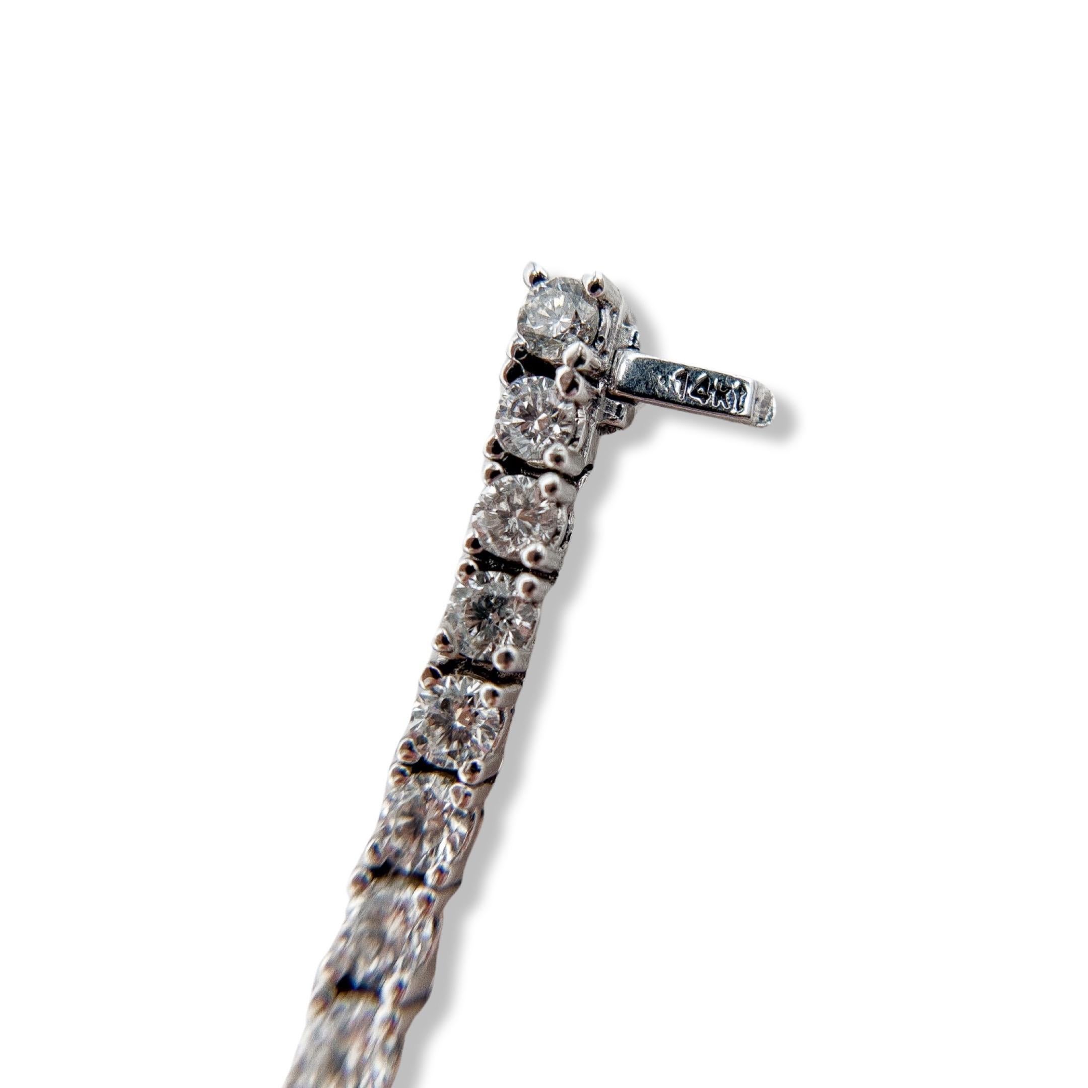 Contemporary 8 Carat Diamond Tennis Bracelet For Sale