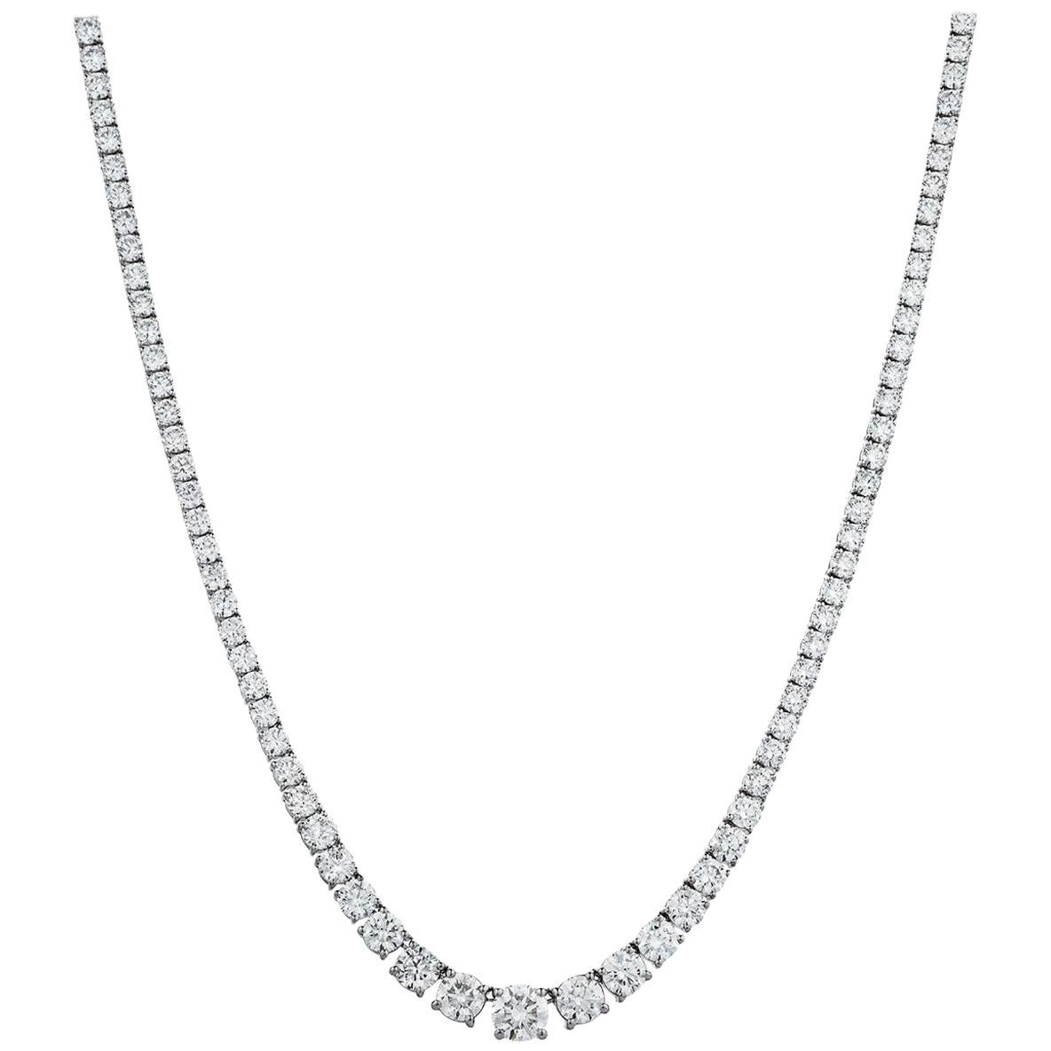 Riviera Tennis Line Halskette mit 8 Karat Diamanten, 18 Karat Weißgold, Set mit Klappen