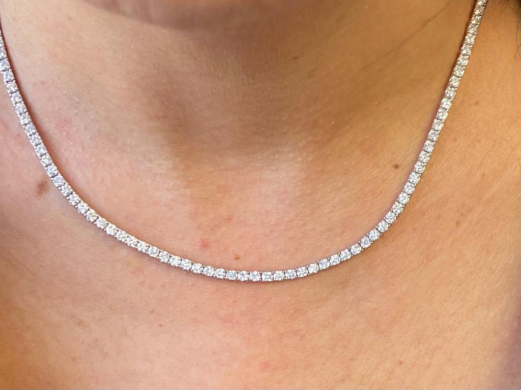 8 Karat Diamant-Tennis-Halskette aus Weißgold (Rundschliff) im Angebot