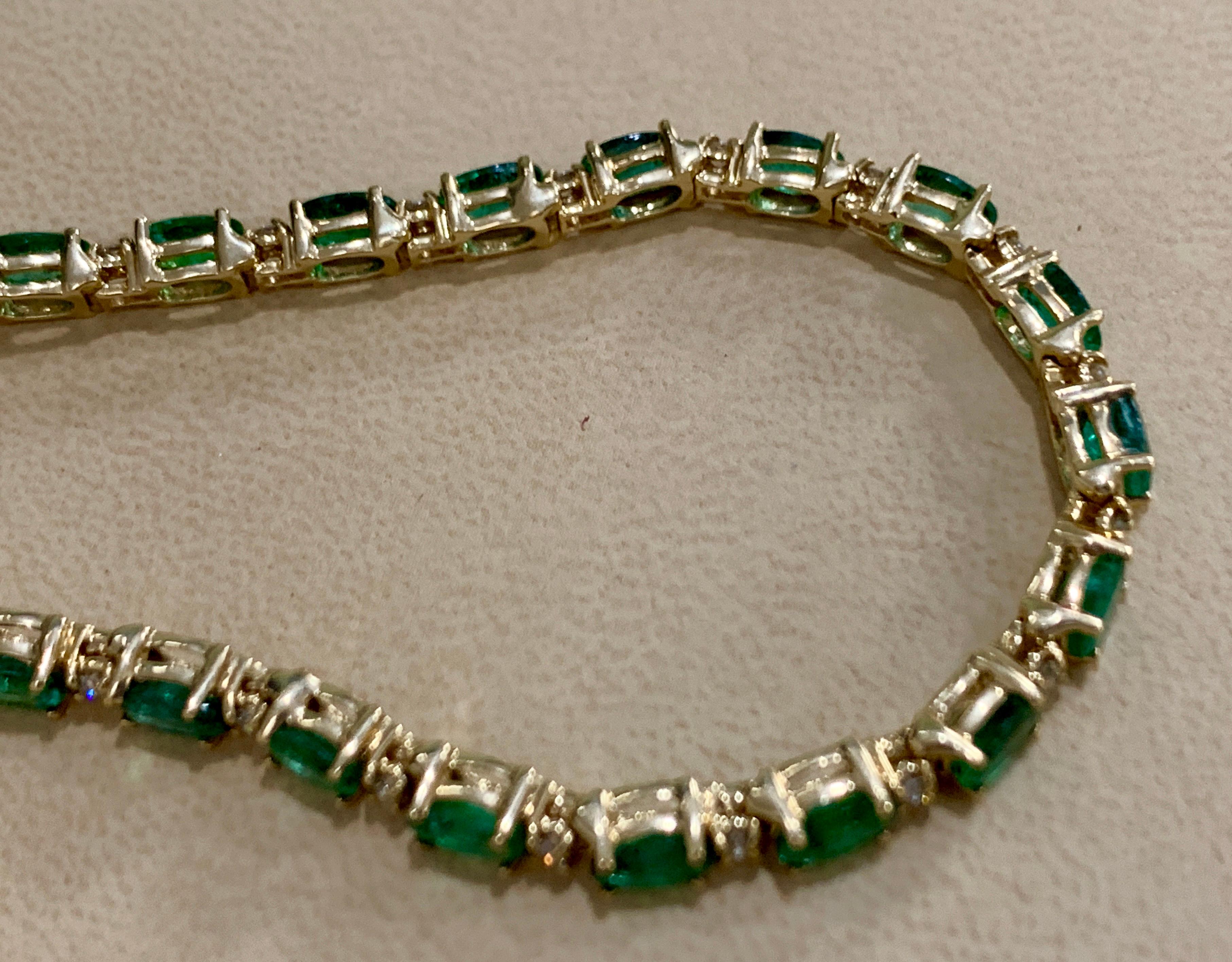 8 Carat Emerald and Diamond Tennis Bracelet 14 Karat Yellow Gold For Sale 1