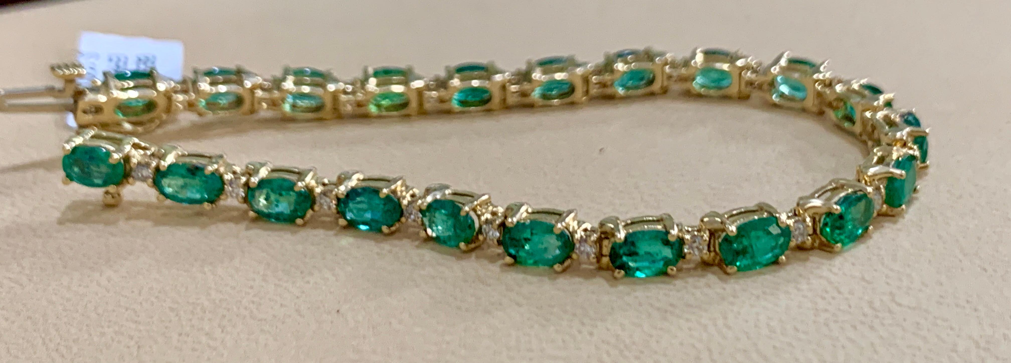 Women's 8 Carat Emerald and Diamond Tennis Bracelet 14 Karat Yellow Gold For Sale