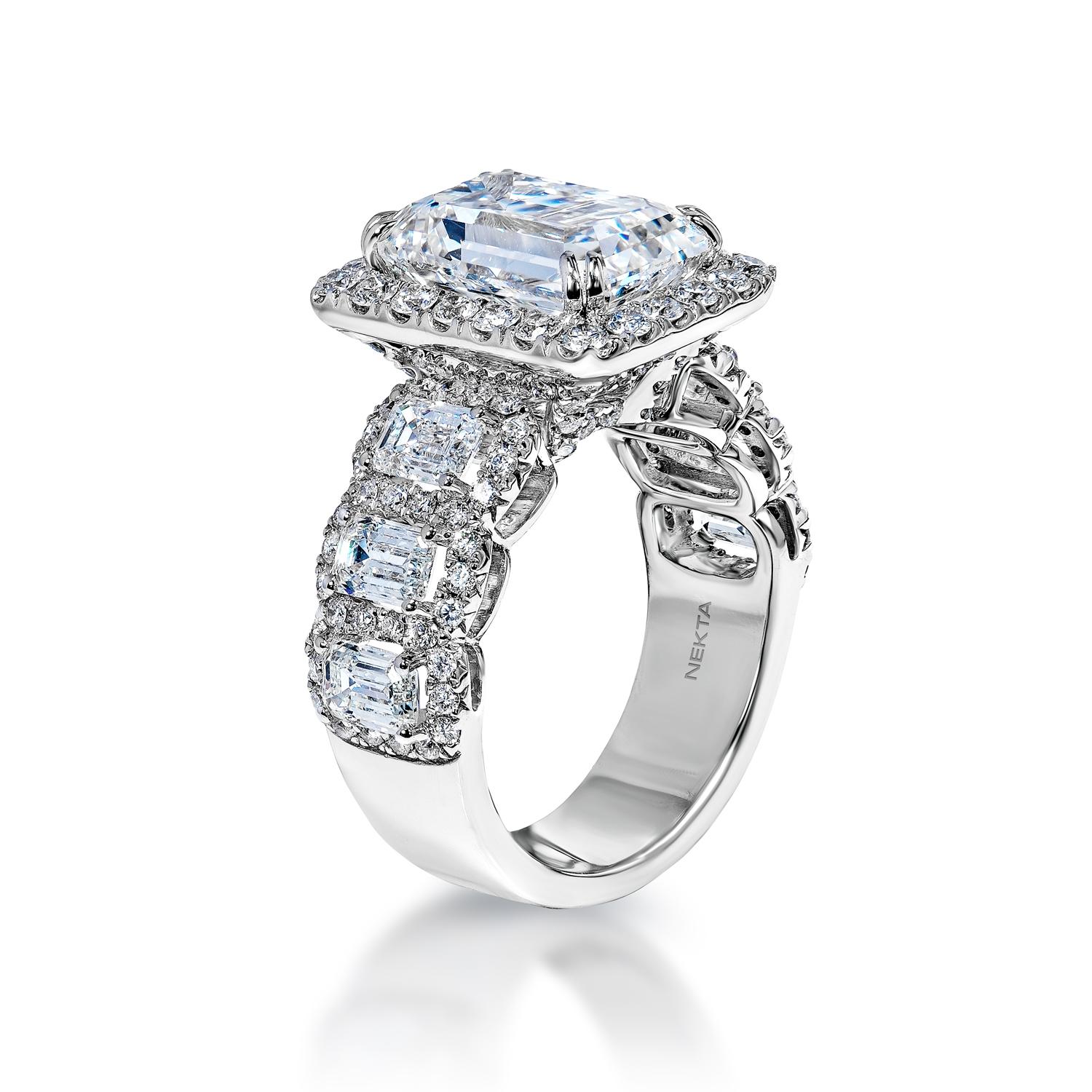 Taille émeraude Bague de fiançailles avec diamant taille émeraude de 8 carats certifié GIA, G VVS1 en vente
