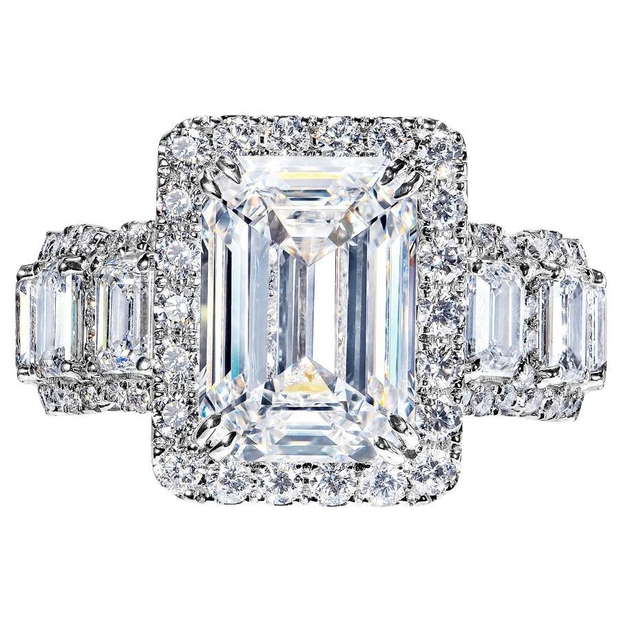 Bague de fiançailles avec diamant taille émeraude de 8 carats certifié GIA, G VVS1 en vente