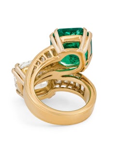 8 Carat Emerald-cut Statement 14K White Gold Timeless Brilliance