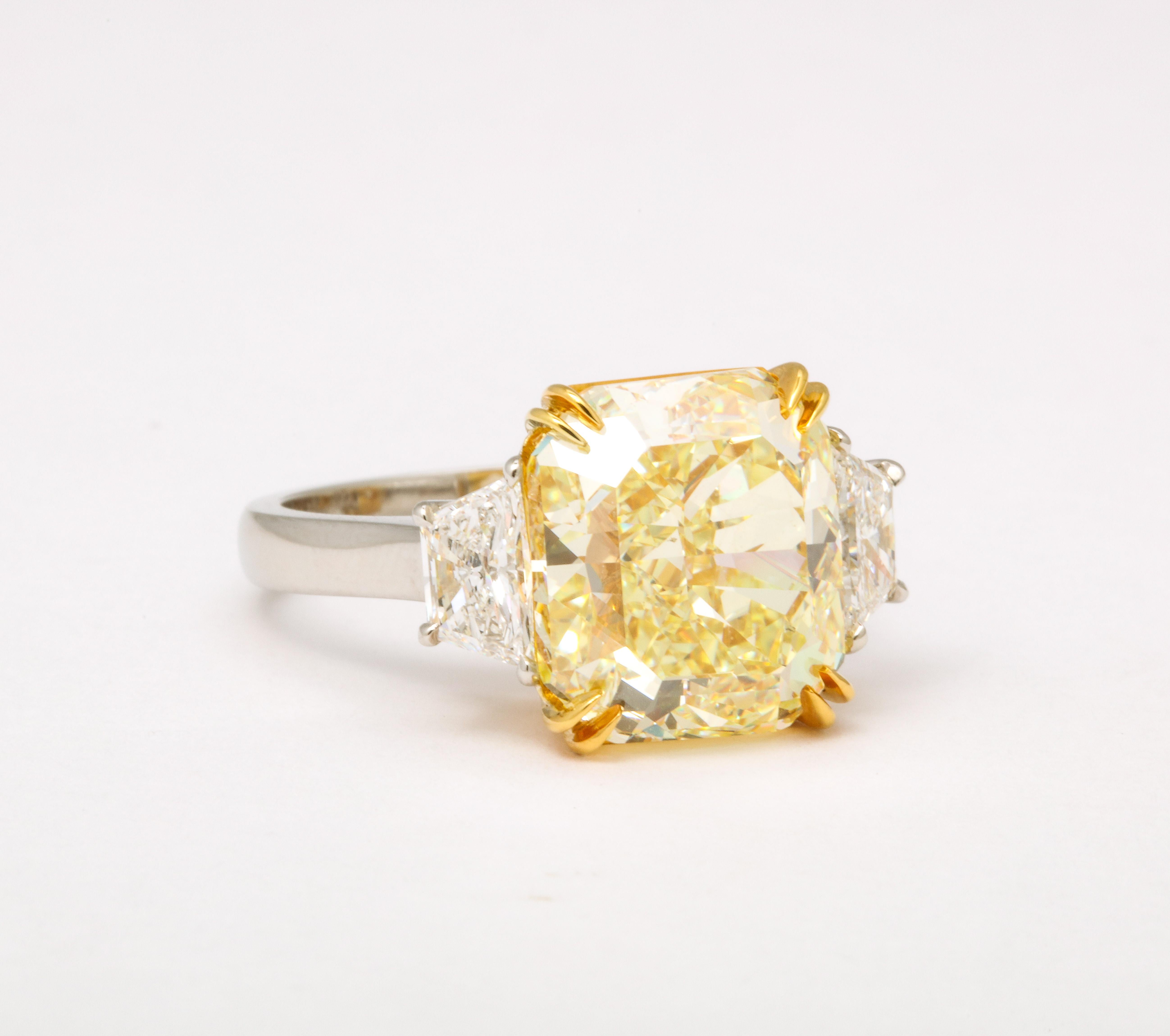 Bague en diamant jaune fantaisie de 8 carats Neuf - En vente à New York, NY