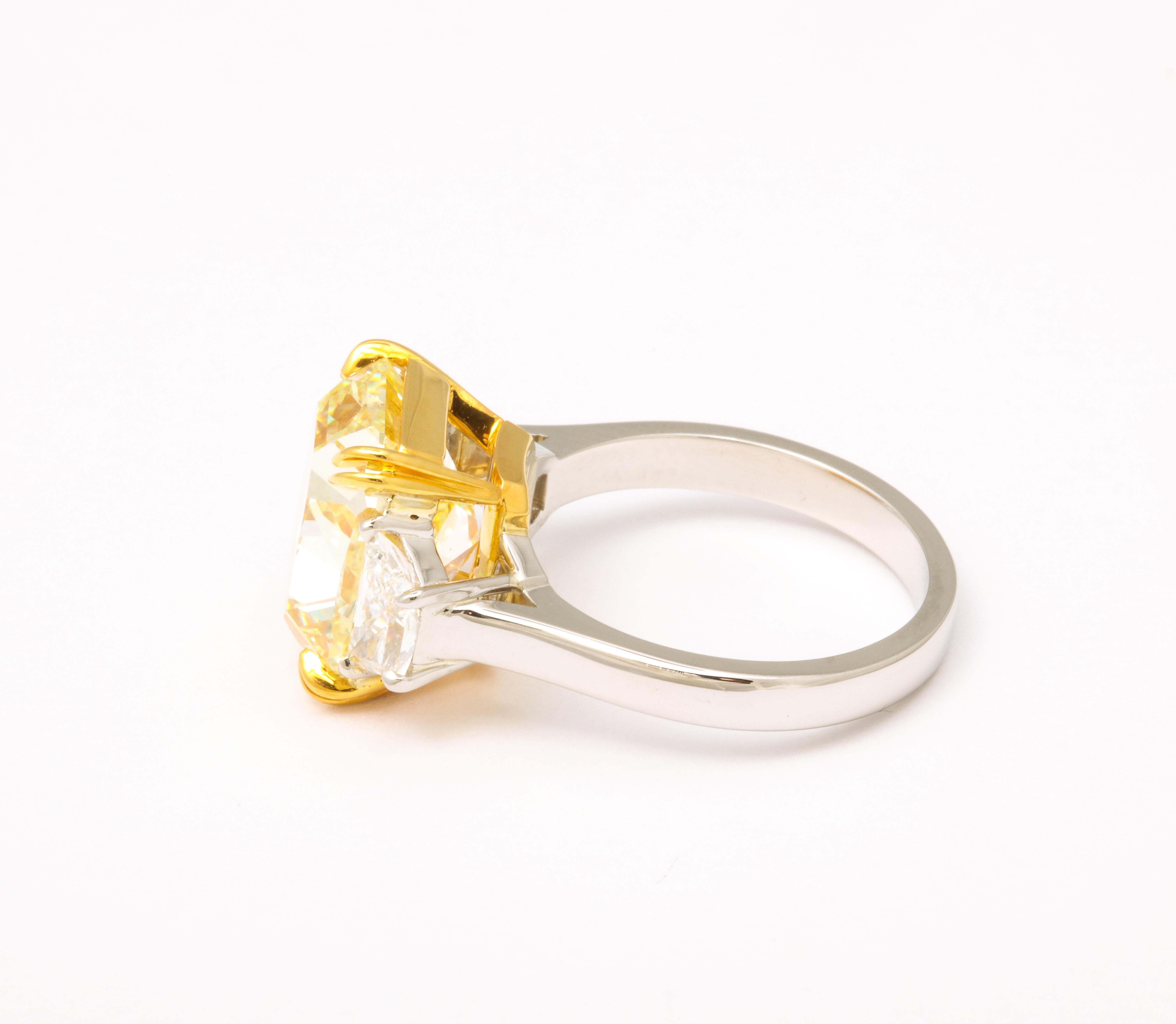 8 Carat Fancy Yellow Diamond Ring In New Condition For Sale In New York, NY