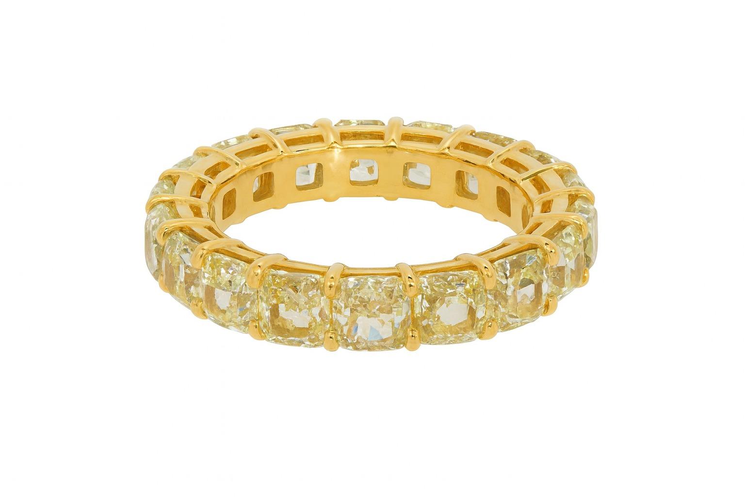 Taille coussin Bague en or jaune 8 carats avec diamant jaune fantaisie en vente