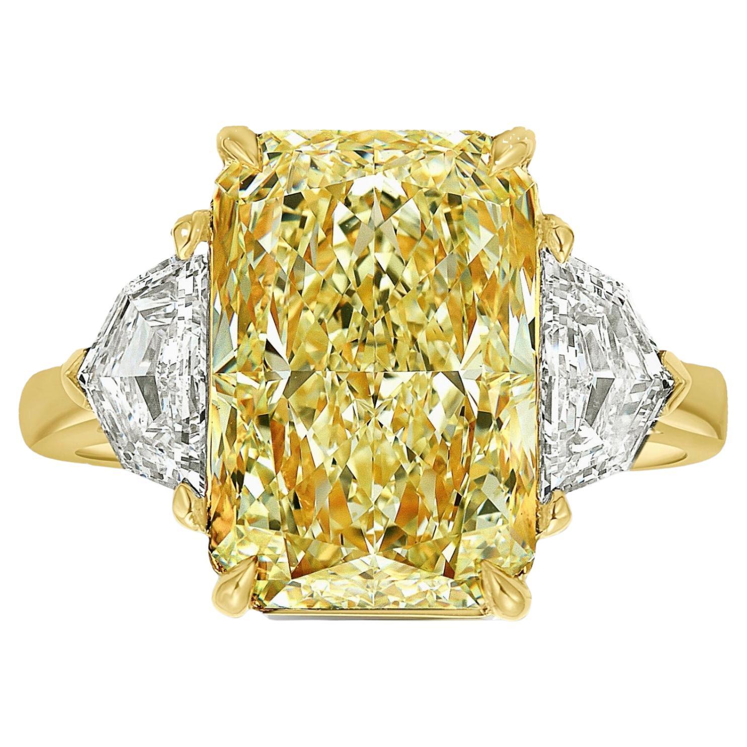 Bague de fiançailles de 8 carats à diamant jaune radiant et sans défaut