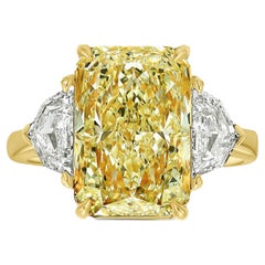 Bague de fiançailles de 8 carats à diamant jaune radiant et sans défaut