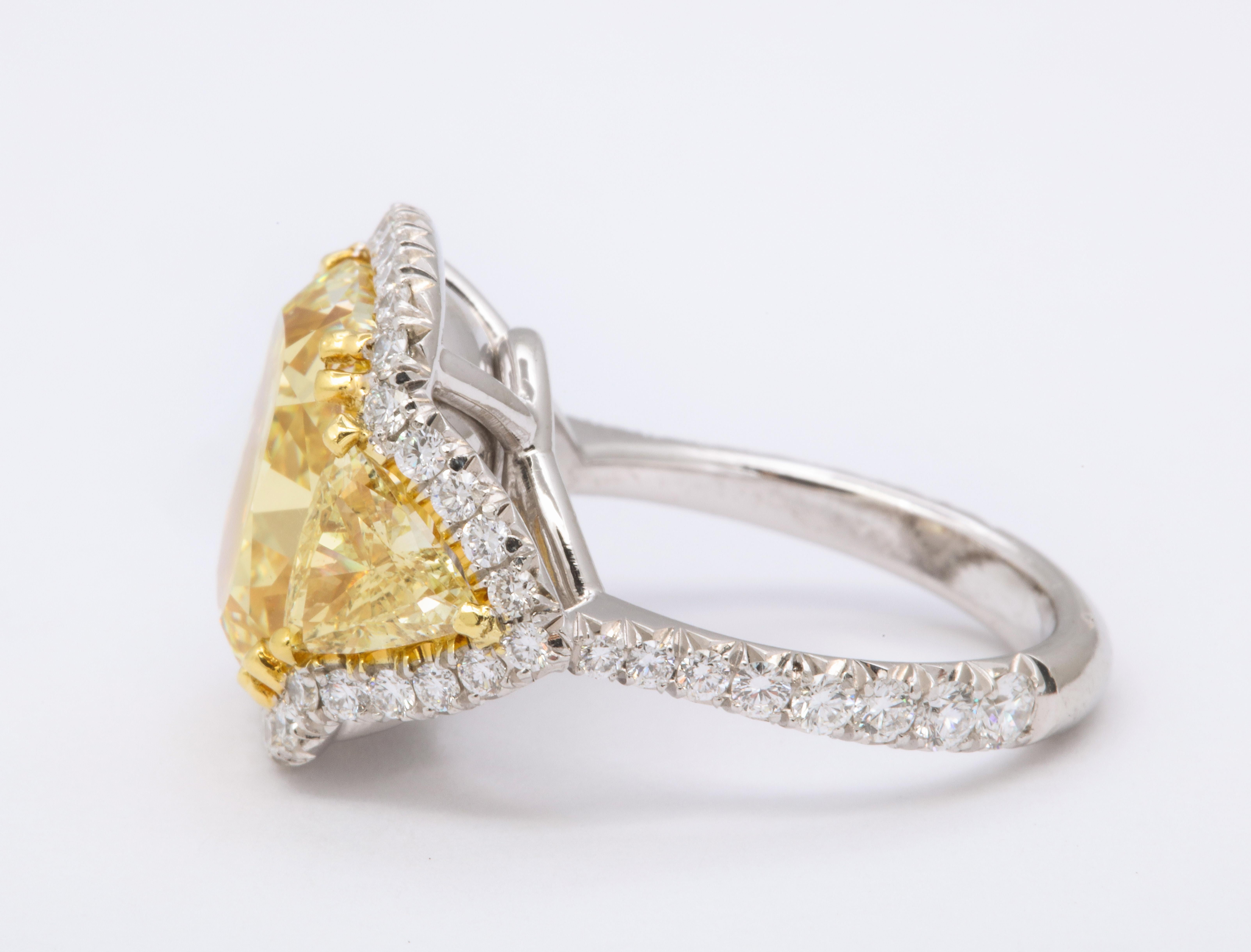 8 Karat GIA-zertifizierter gelber Fancy-Diamantring im Zustand „Neu“ im Angebot in New York, NY