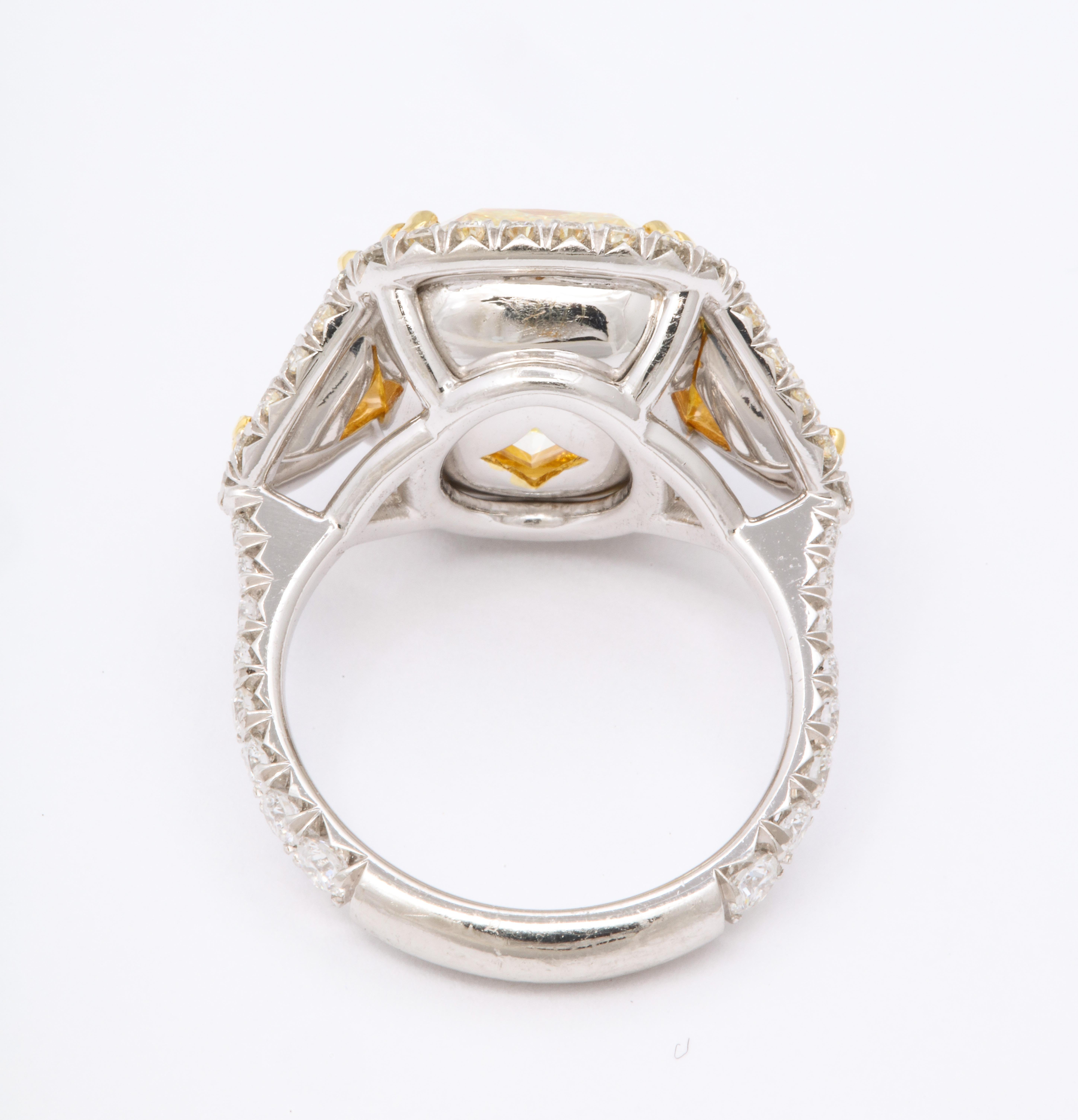 8 Karat GIA-zertifizierter gelber Fancy-Diamantring Damen im Angebot
