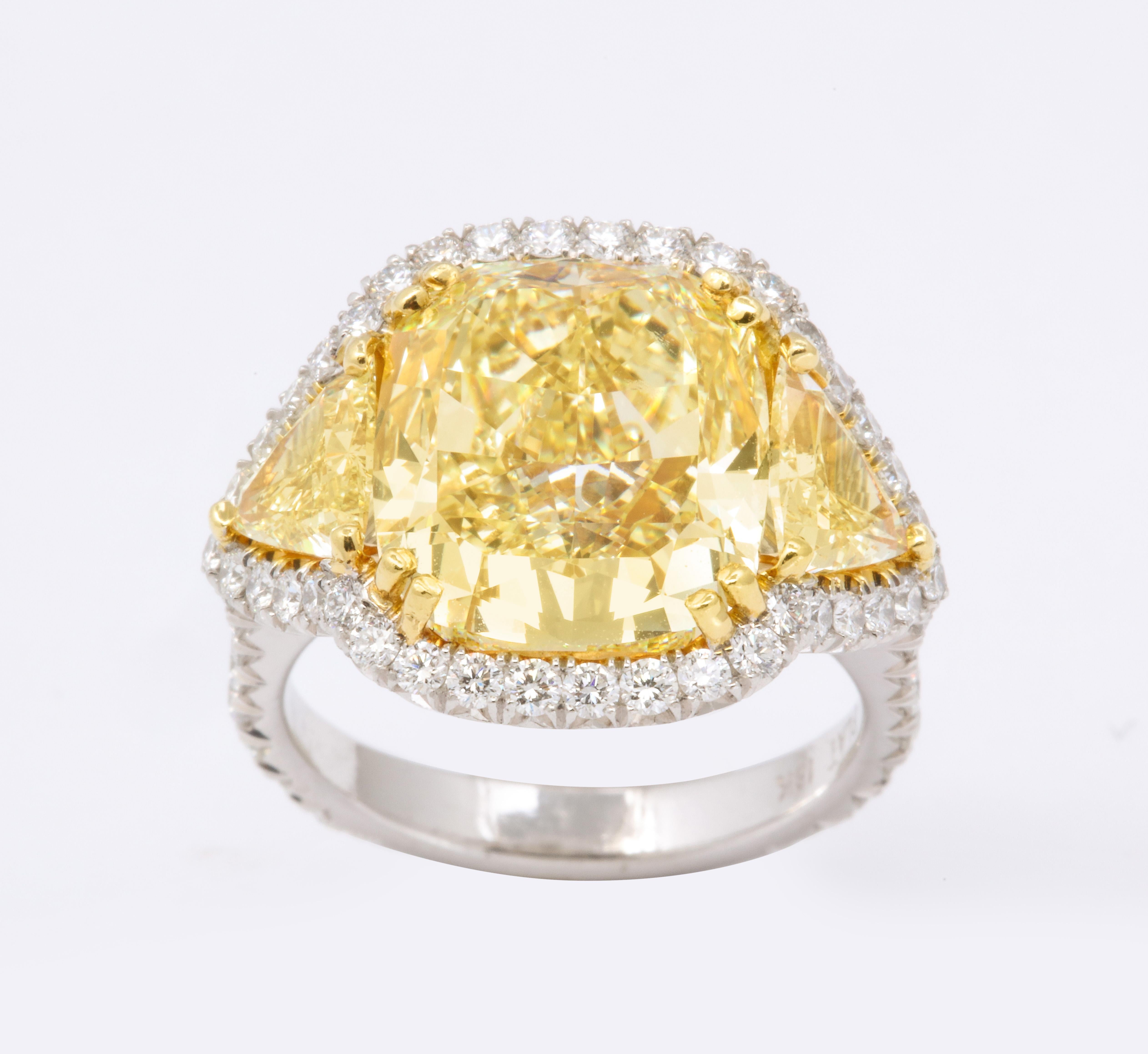 8 Carat GIA Certified Fancy Yellow Diamond Ring In New Condition For Sale In New York, NY