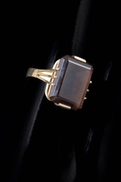 Bague en or 8 carats sertie d'un quartz fumé. Orfèvre scandinave. Ca 1960