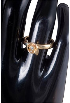 8-carat gold ring with white stone on floral shaped mounting. 1980s