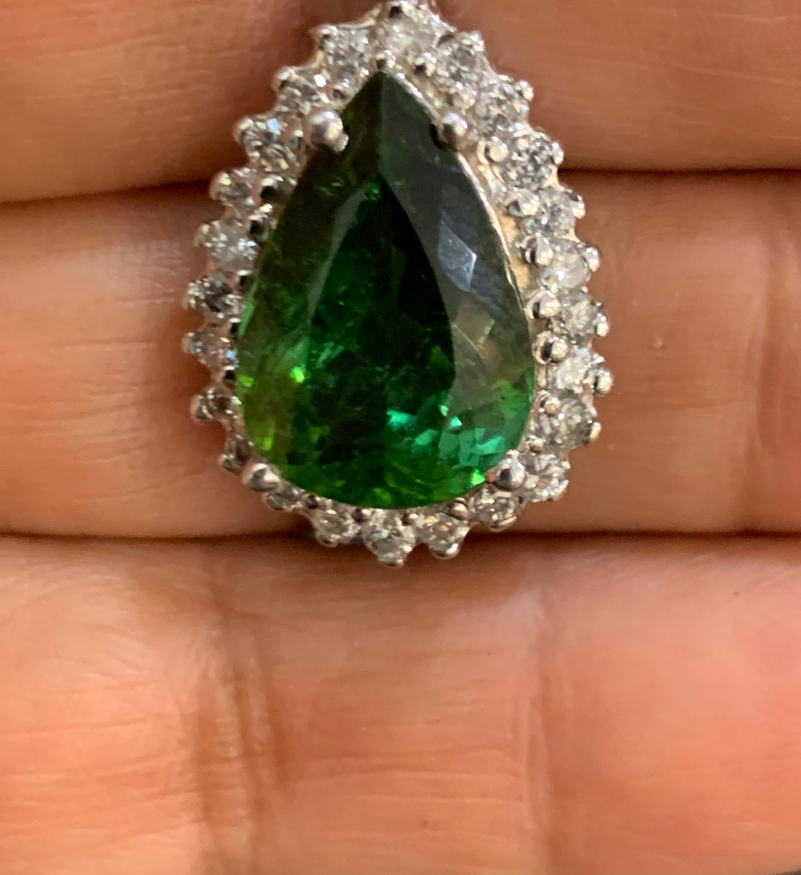 8 Carat Green Tourmaline and 1.5 Carat Diamond Pendant or Necklace 14 Karat Gold In Excellent Condition In New York, NY