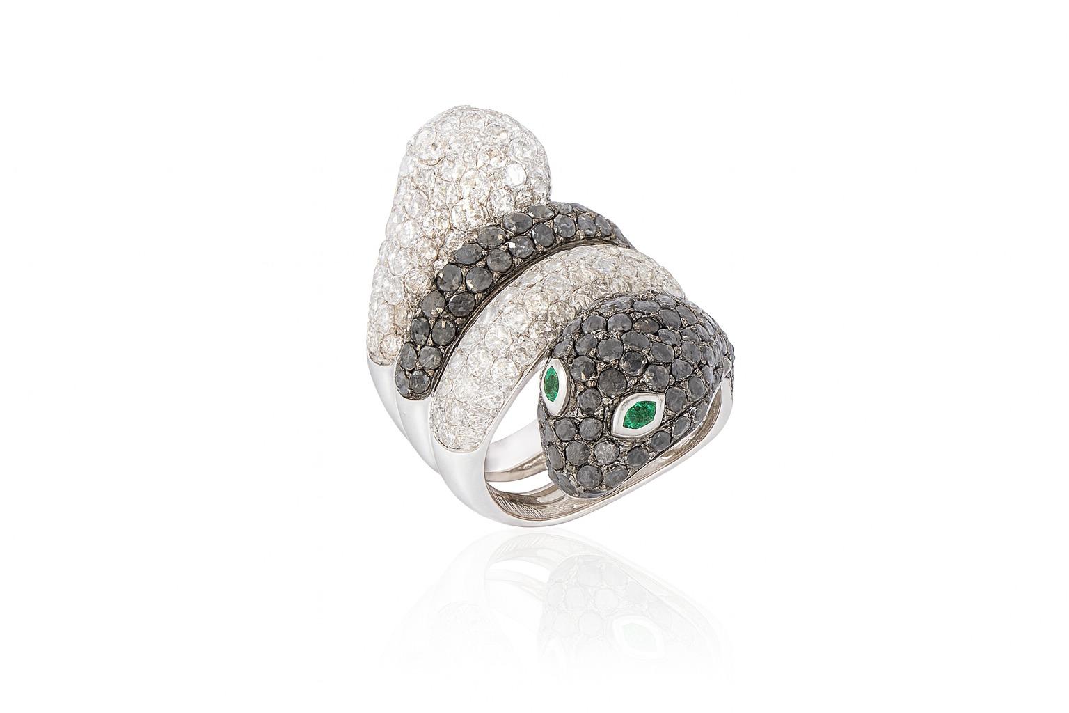8 Karat Masterpiece Pave Diamant Schlangenring im Zustand „Neu“ im Angebot in Chicago, IL