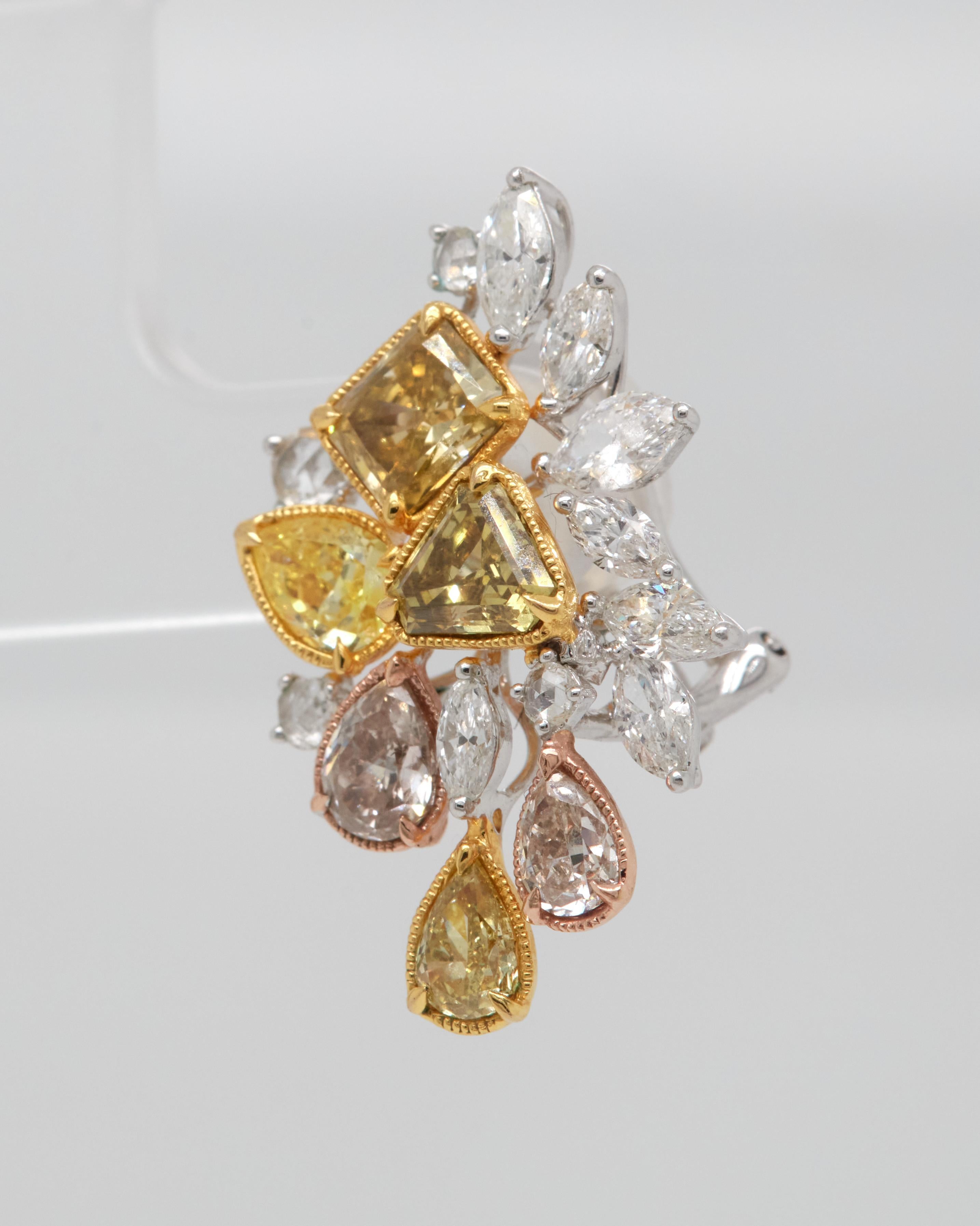 8 Karat mehrfarbige Diamant-Cluster-Ohrringe, 18 Karat Weiß- und Gelbgold im Angebot 1