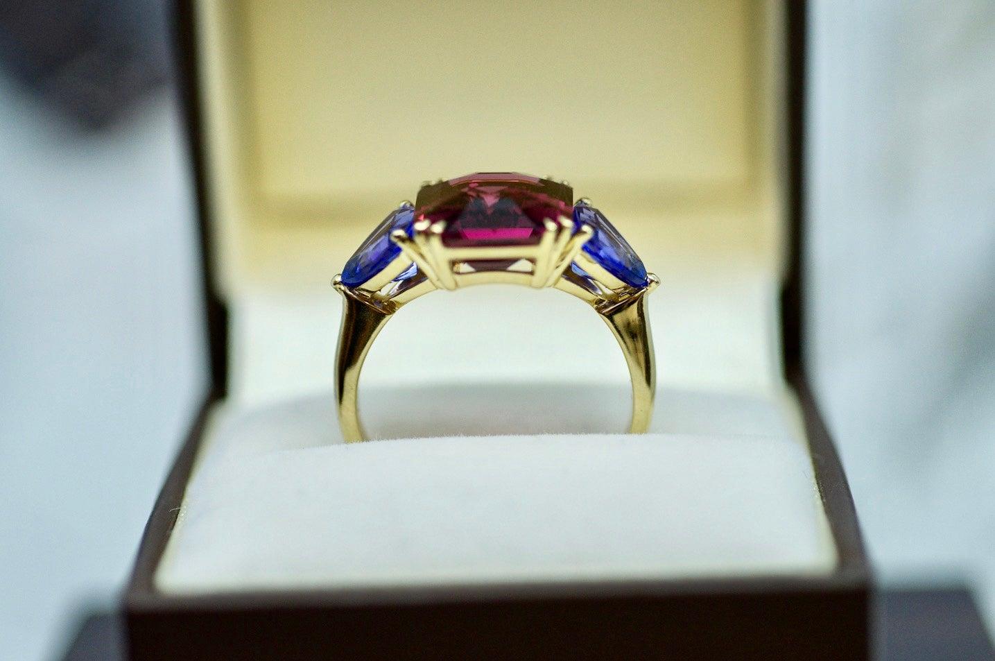 For Sale:  8 Carat Natural Cherry Reddish Violet Spinel Tanzanite 18 Karat Yellow Gold Ring 6