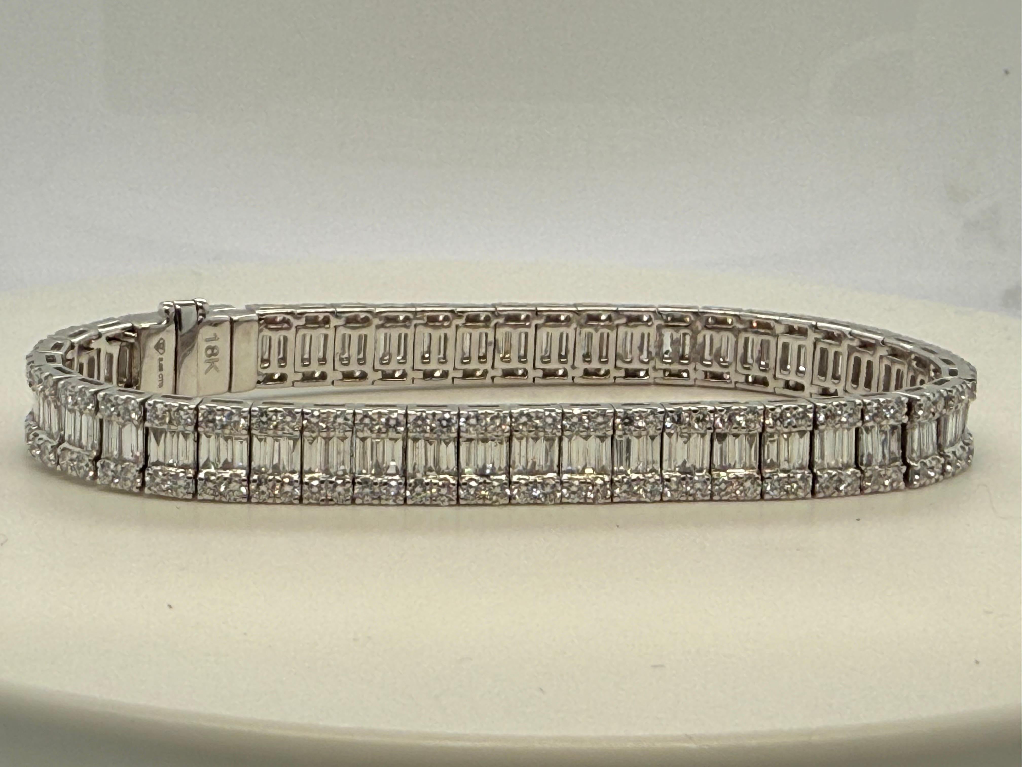 Women's 8 Carat Natural Diamond Bracelet 18k White Gold For Sale