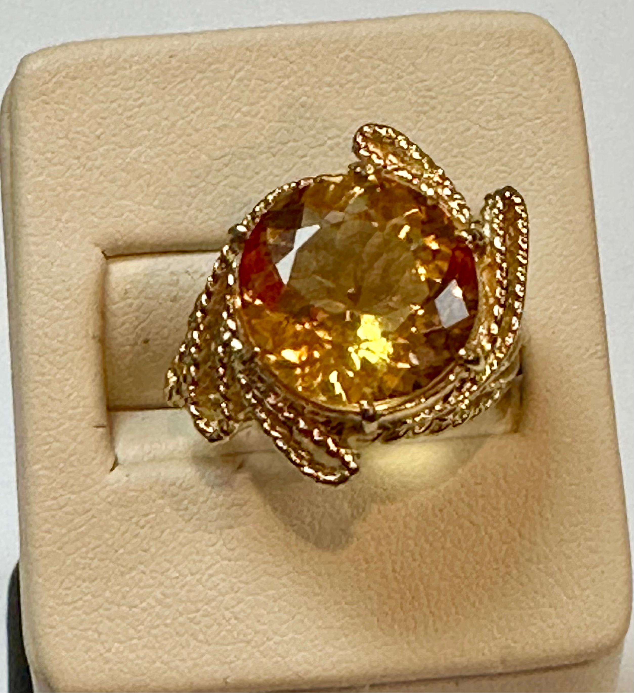 8 Carat Natural Round Citrine Cocktail Ring in 14 Karat Yellow Gold, Estate In Excellent Condition For Sale In New York, NY