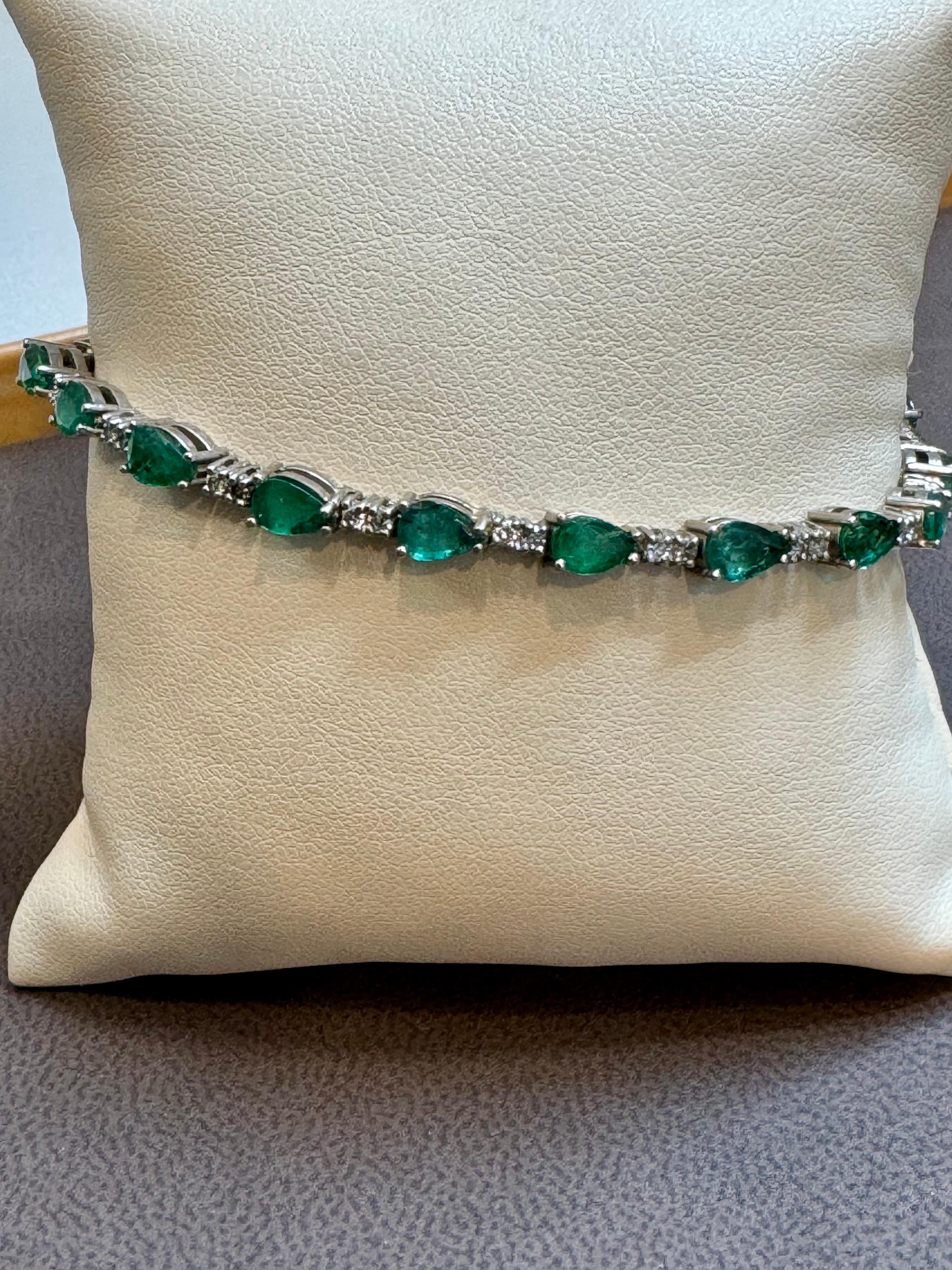 Bracelet tennis en or blanc 14 carats avec émeraudes naturelles de Zambie de 8 carats et diamants en vente 5