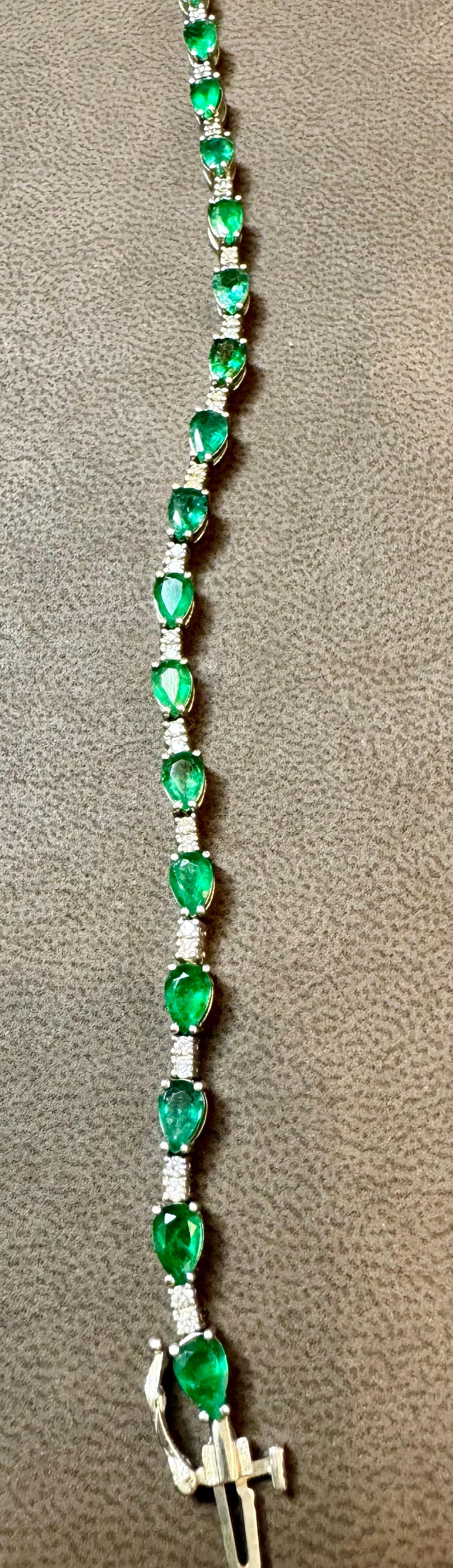 8 Karat natürlicher sambischer Smaragd und Diamant-Tennisarmband aus 14 Karat Weißgold Damen im Angebot