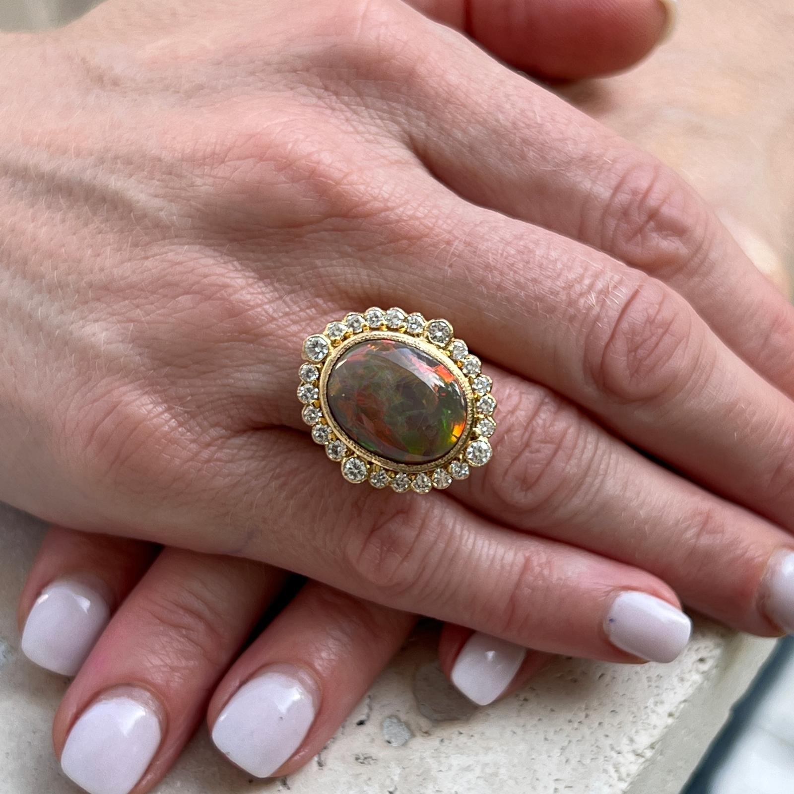 8 Karat Opal Diamant 18 Karat Gelbgold Nachlass Cocktail-Ring (Zeitgenössisch) im Angebot