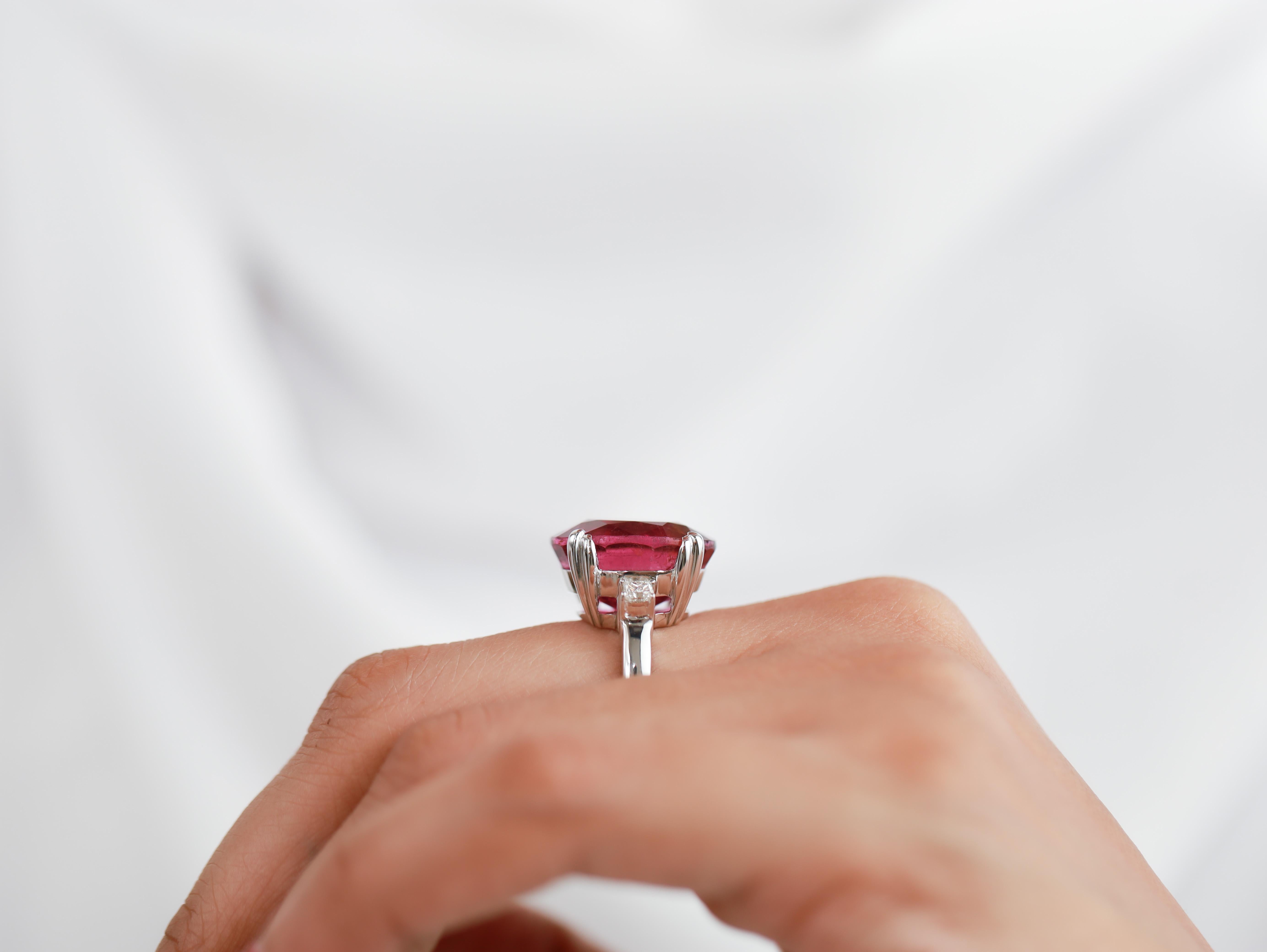 8 Carat Oval Cut Rubellite Tourmaline with 1 Ct Diamonds Cocktail Ring 18k White For Sale 2