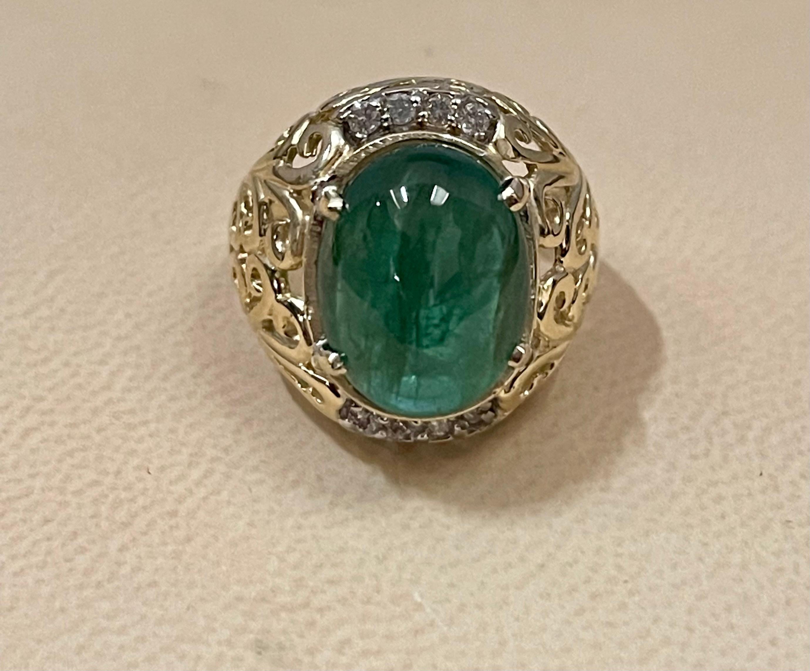 8 Karat Ovaler Smaragd Cabochon & Diamant 14 Karat Gelbgold Cocktail-Ring 1