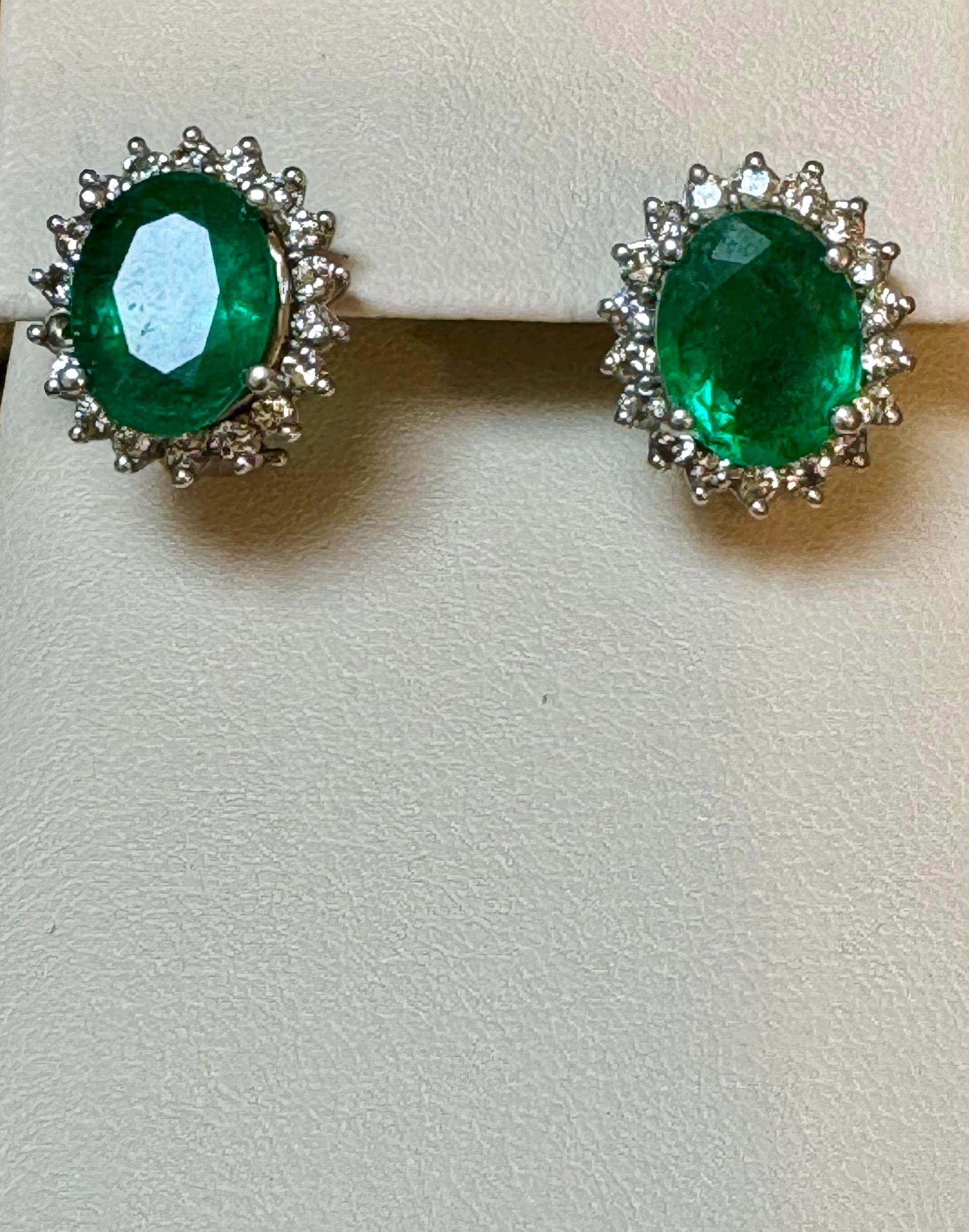 Orecchini con smeraldo e diamanti a forma ovale da 8 carati in oro bianco 14 carati in vendita 8