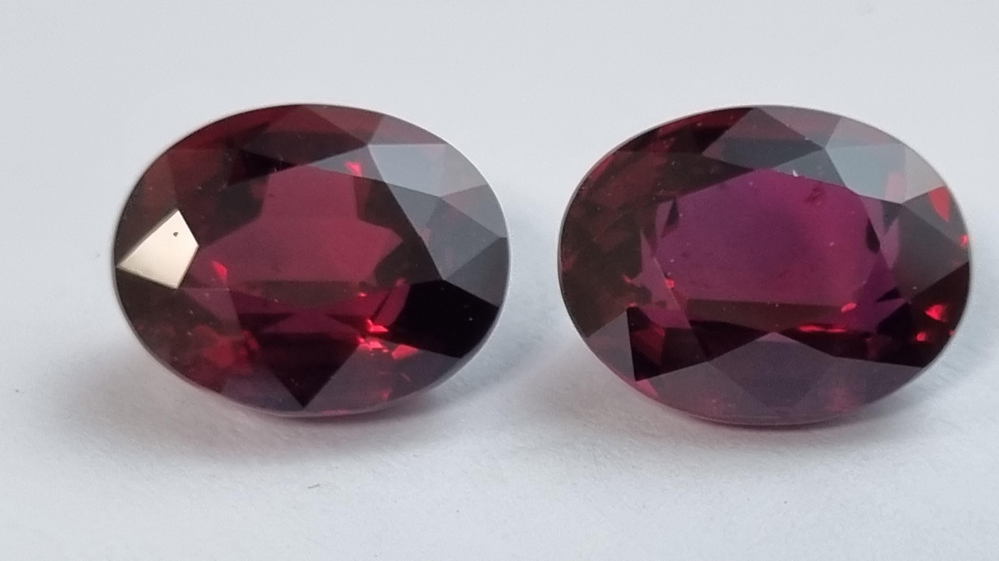 pareja de rubíes naturales de mozambique de 8 quilates Corte oval en venta