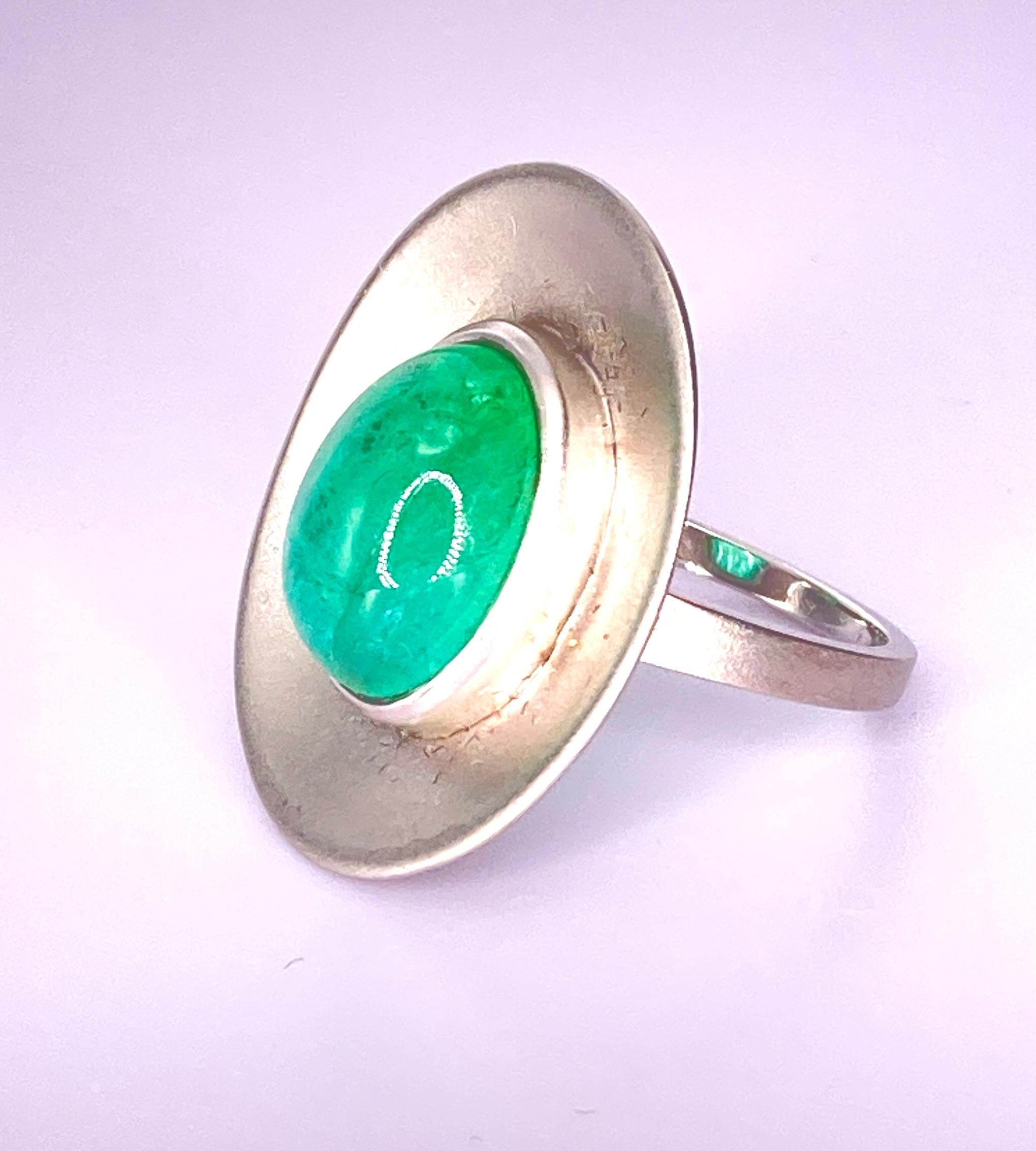 8 Carat Paraiba Tourmaline Cabochon 18Kt White Gold Ring In New Condition For Sale In Los Angeles, CA