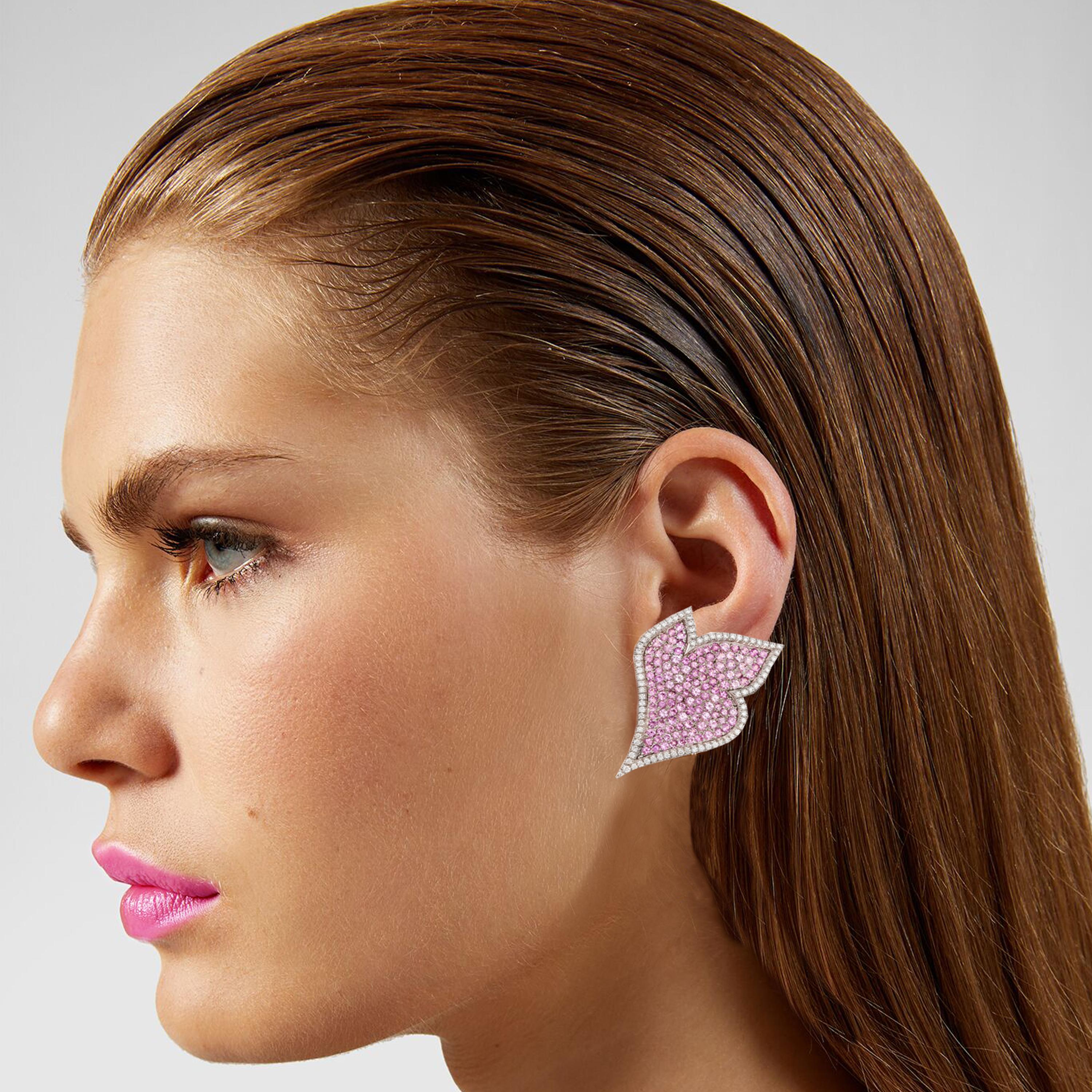 Diese feenhaften Ohrringe werden in Italien von erfahrenen italienischen Goldschmieden von Hand gefertigt. Die Rückseite der Ohrringe ist genauso schön wie die Vorderseite, da sie mit der 