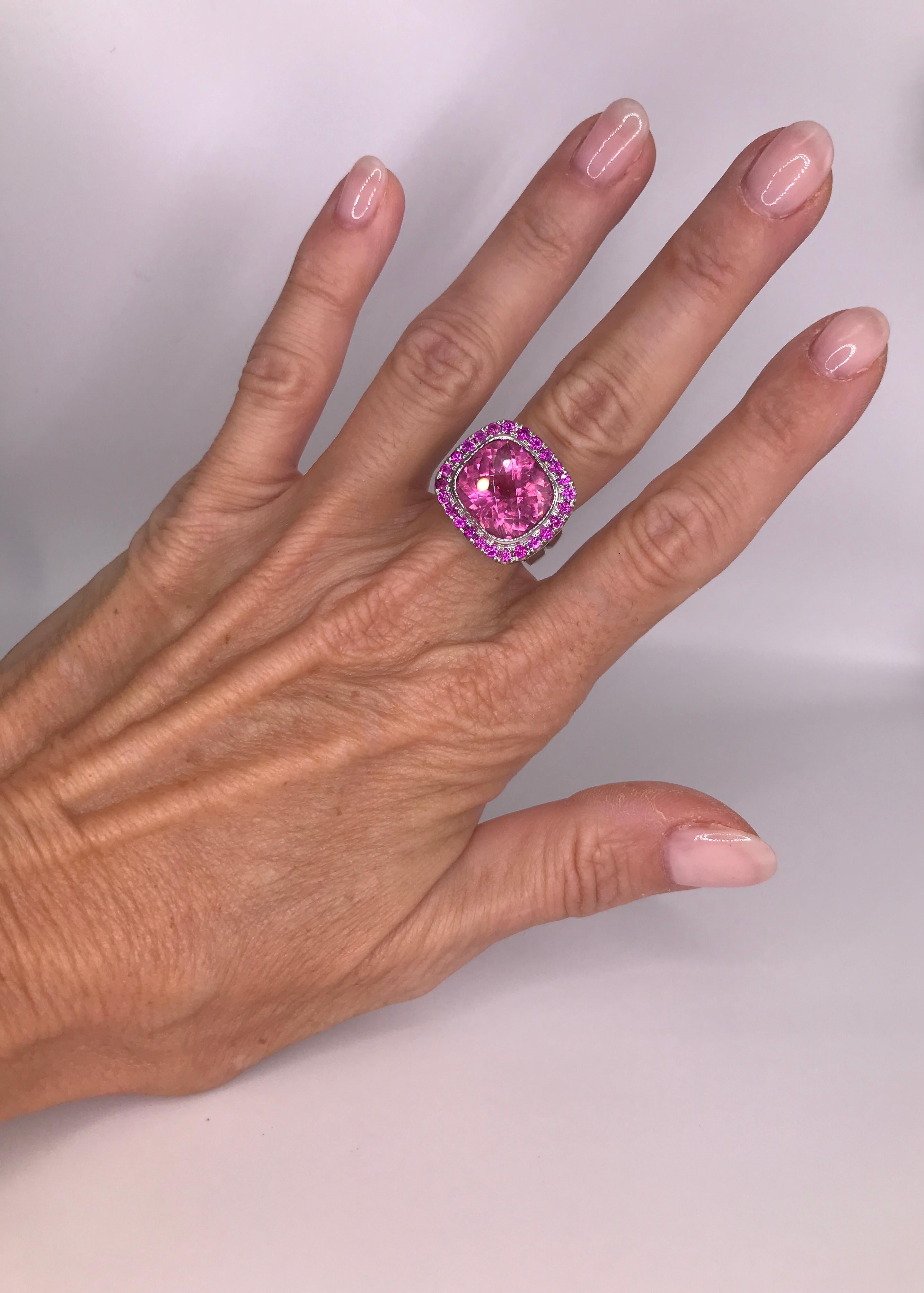 Contemporary 8 Carat Pink Tourmaline and Pink Sapphires Cocktail Ring For Sale