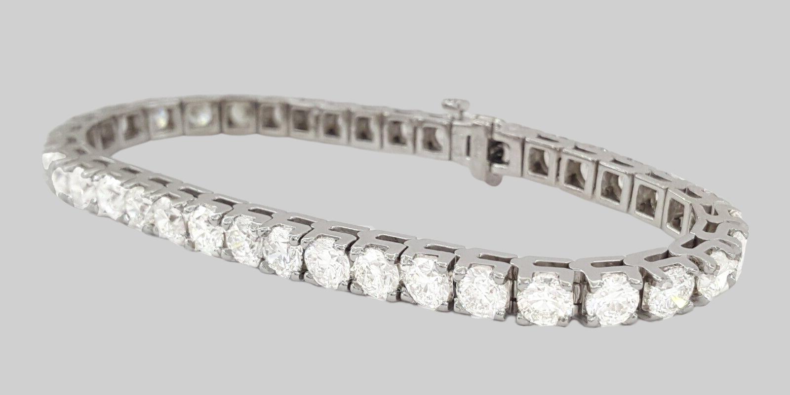 Moderne Bracelet de tennis en or blanc 18 carats avec diamant rond taillé en brillant de 8 carats en vente