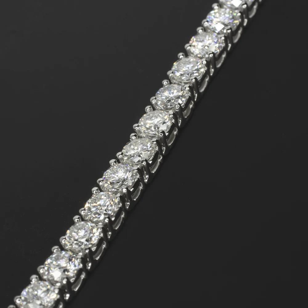 Bracelet de tennis en or blanc 18 carats avec diamant rond taillé en brillant de 8 carats Unisexe en vente