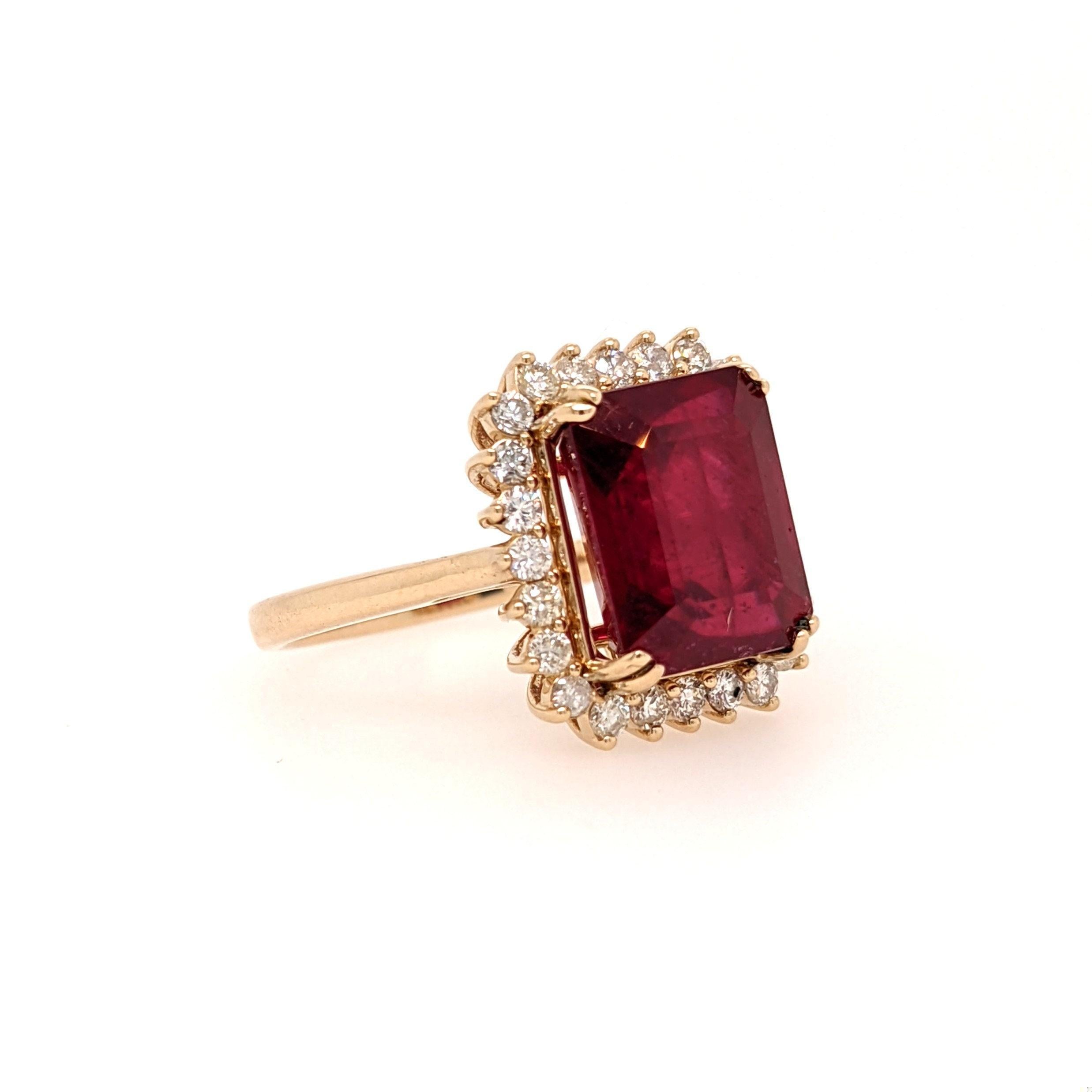8 Karat Rubinring mit natürlichem Diamant-Halo aus massivem 14K Gelbgold (Smaragdschliff)