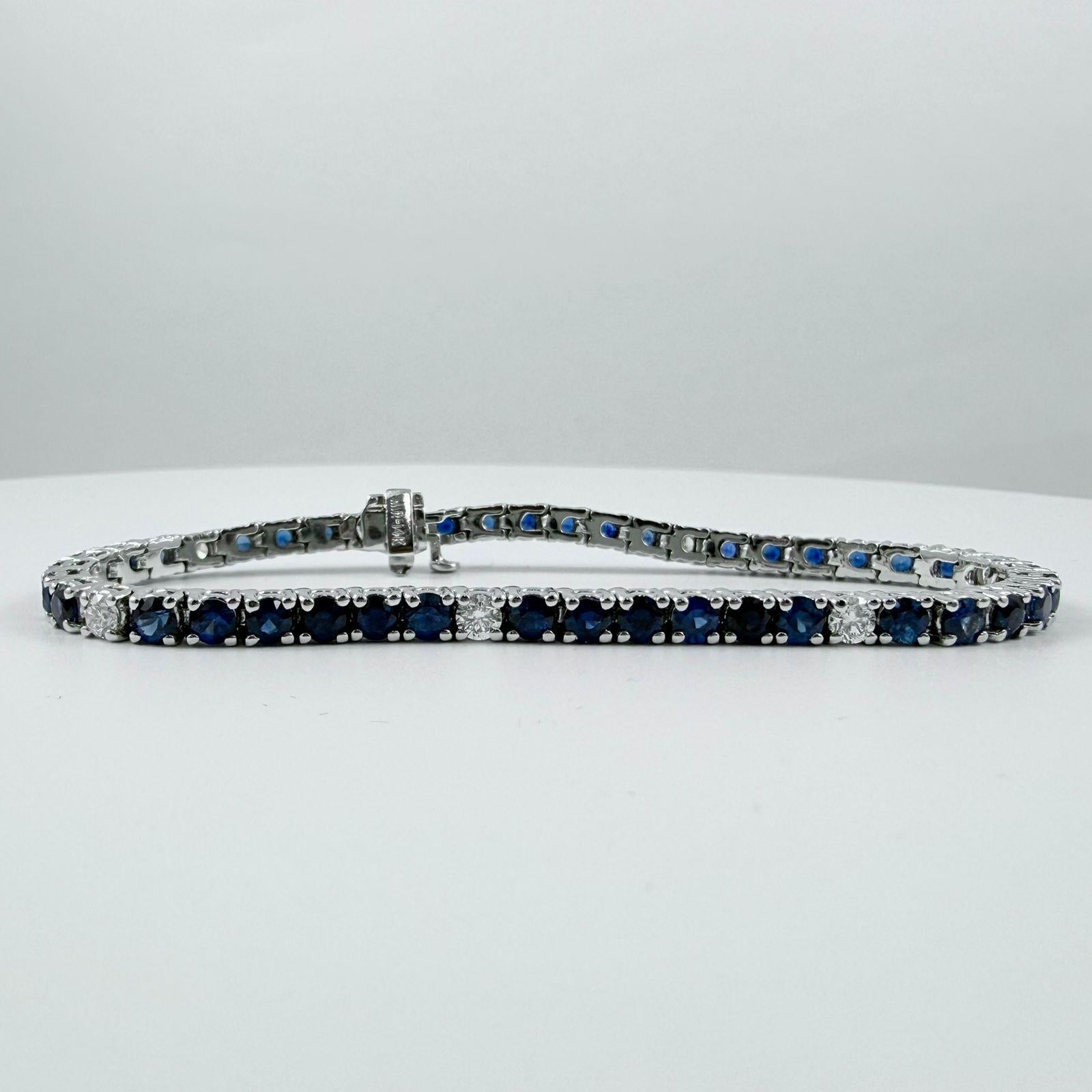 Pulsera de tenis de zafiro y diamantes de 8 quilates en oro blanco de 14 quilates en venta 4