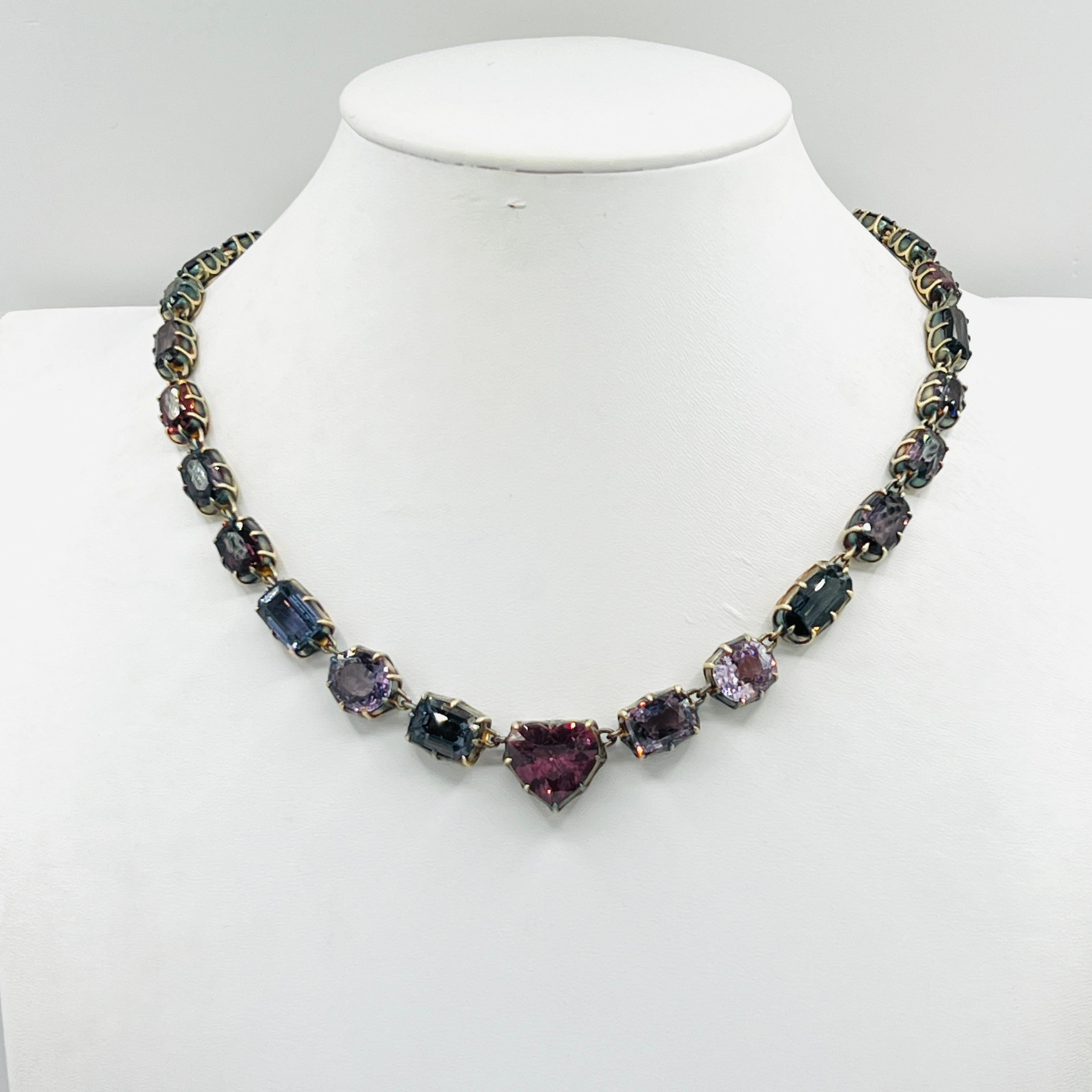 Taille cœur Collier de 8 carats en forme de cœur et de spinelle en or jaune 18 carats en vente