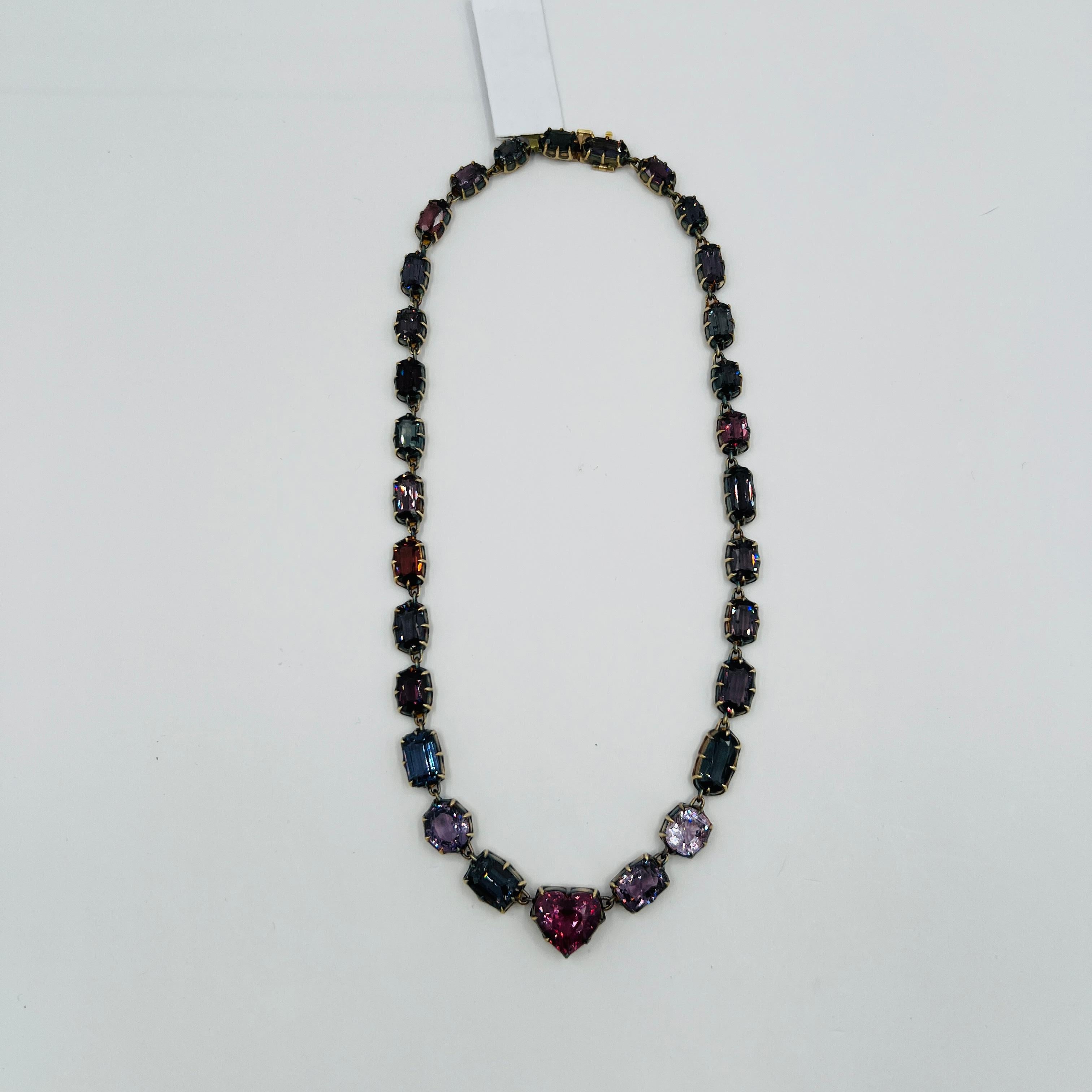 Collier de 8 carats en forme de cœur et de spinelle en or jaune 18 carats en vente