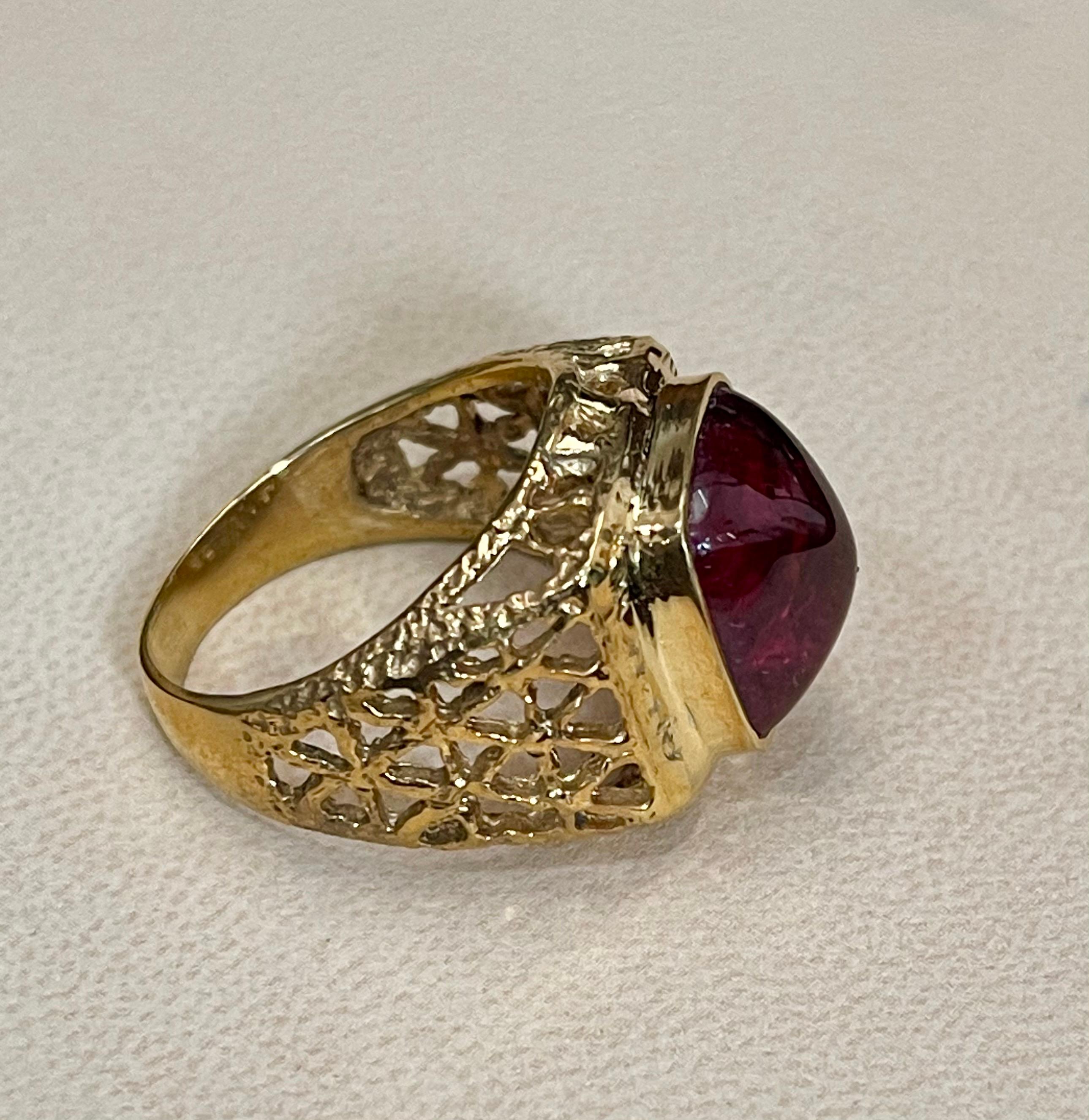 8 Karat Zuckerhut Cabochon Rosa Turmalin 14 Karat Gelbgold Herrenring für Damen oder Herren